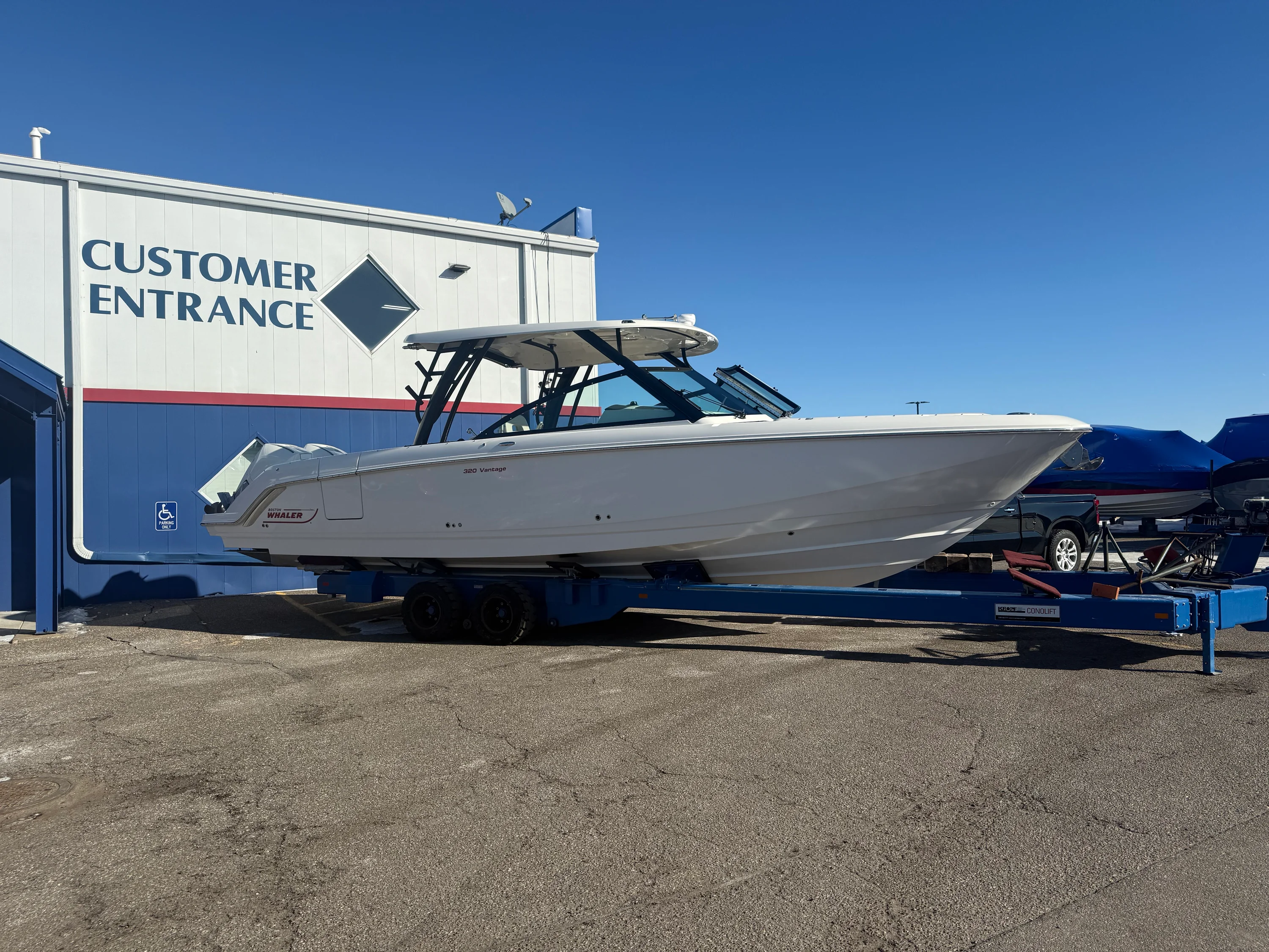 2022 Boston Whaler 320 VANTAGE Image Thumbnail #0