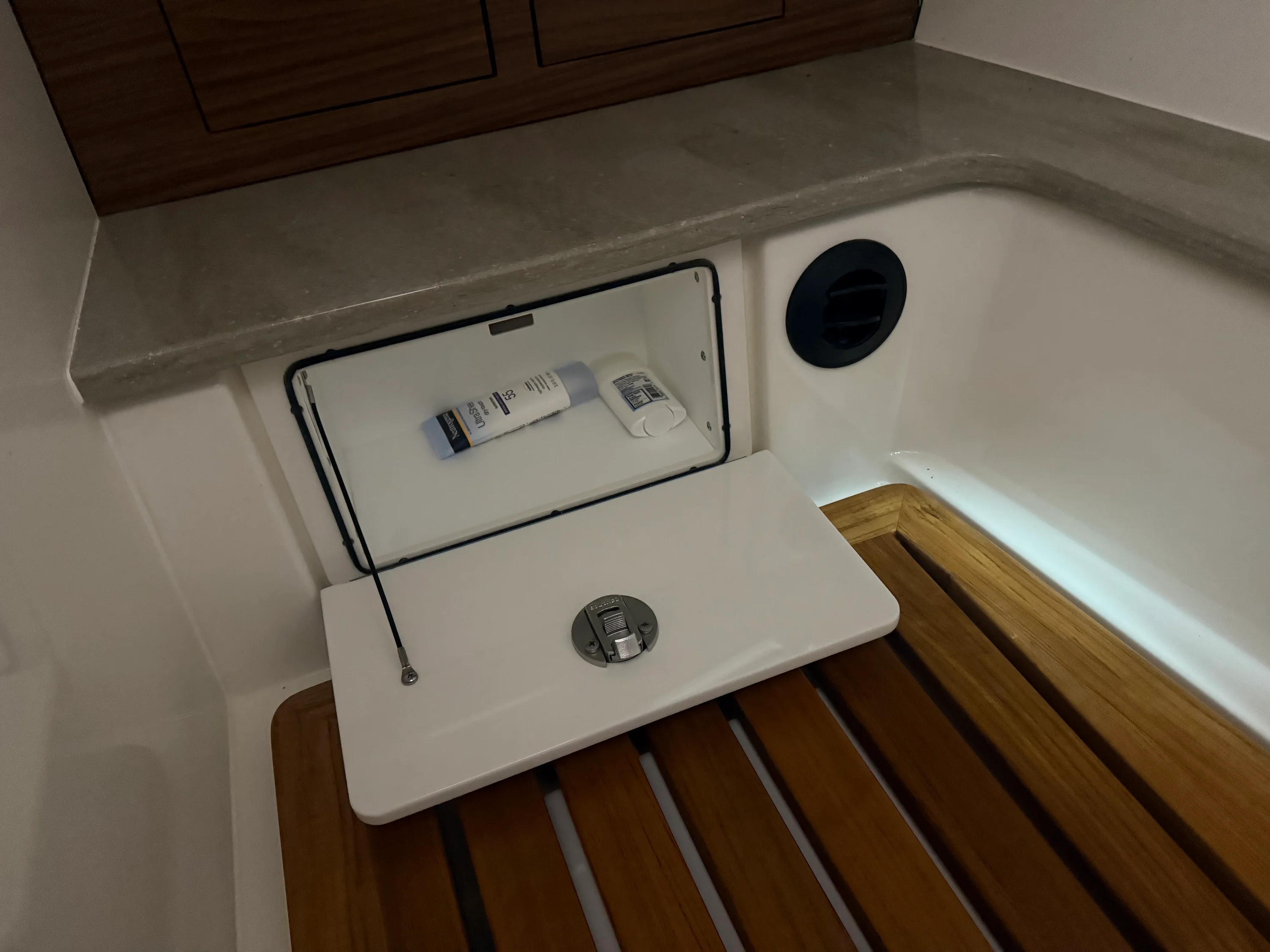 2022 Boston Whaler 320 VANTAGE Image Thumbnail #76