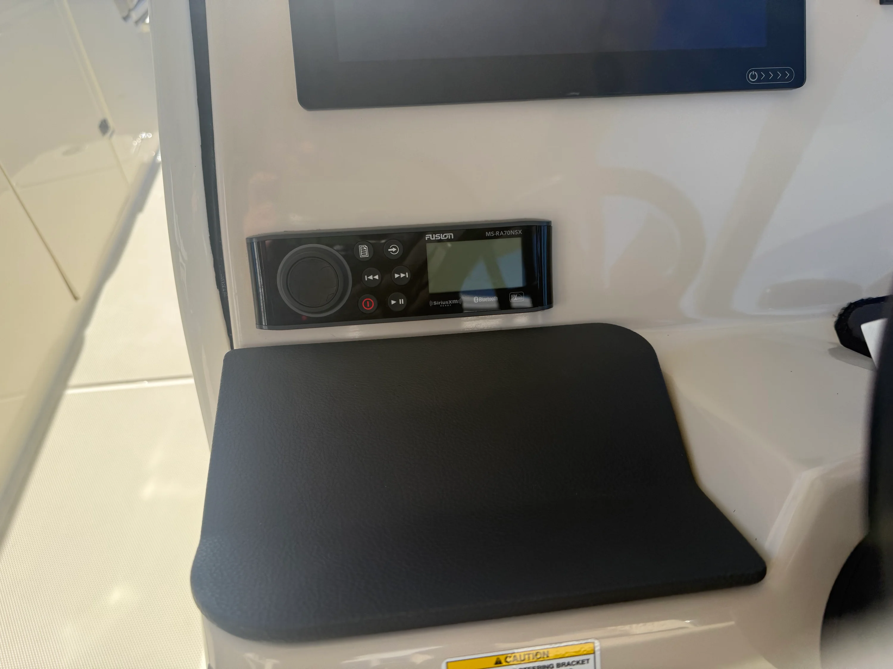 2022 Boston Whaler 320 VANTAGE Image Thumbnail #61