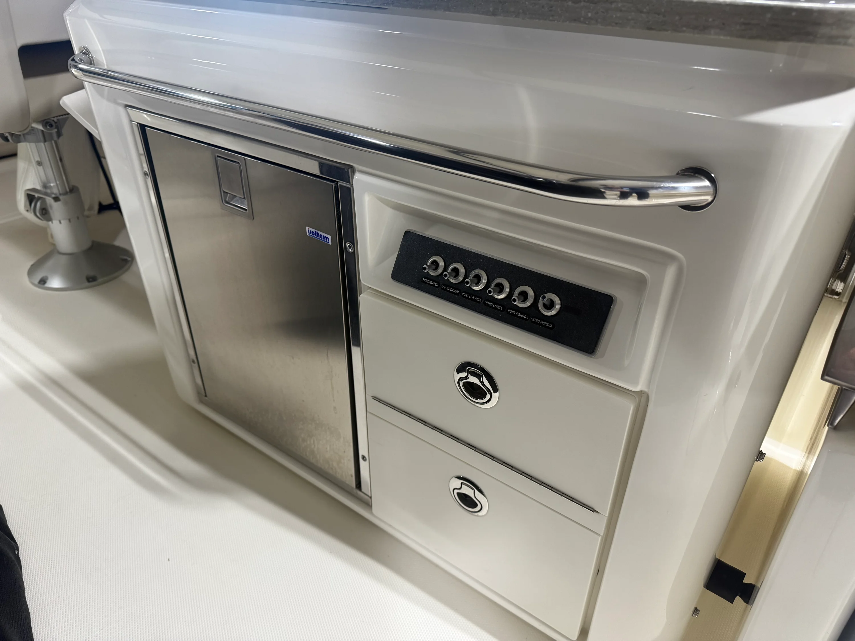 2022 Boston Whaler 320 VANTAGE Image Thumbnail #41