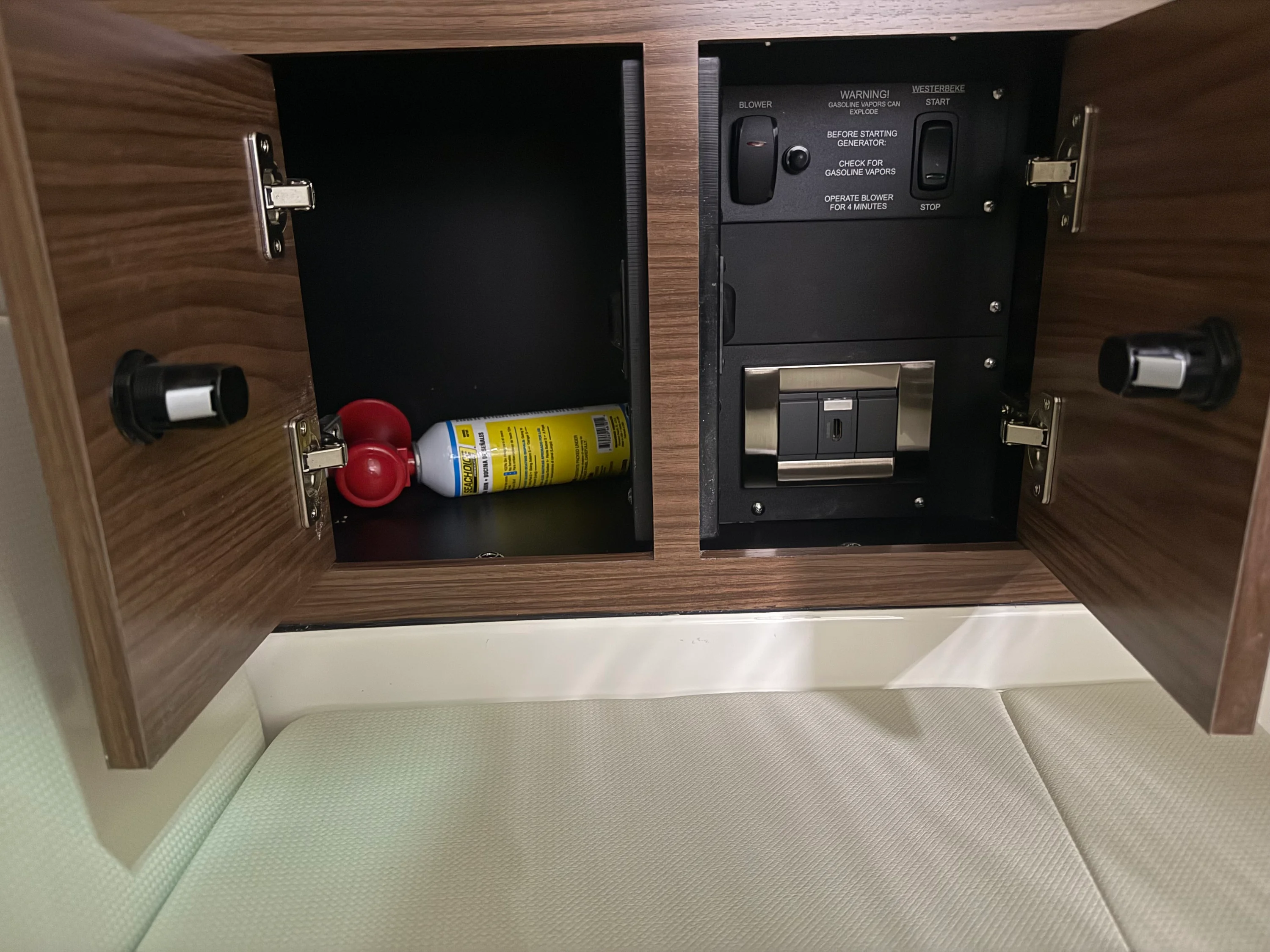 2022 Boston Whaler 320 VANTAGE Image Thumbnail #69