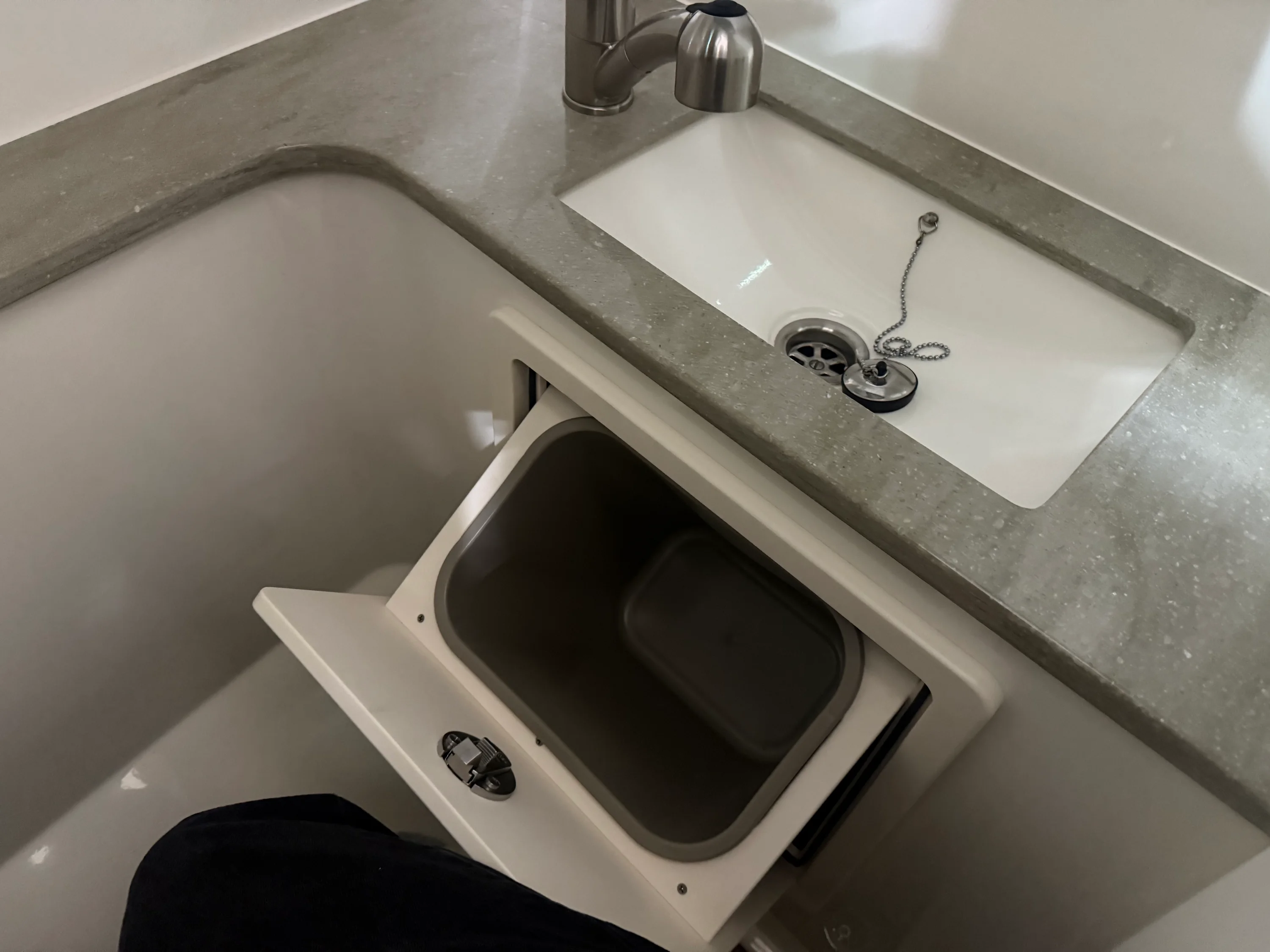 2022 Boston Whaler 320 VANTAGE Image Thumbnail #82