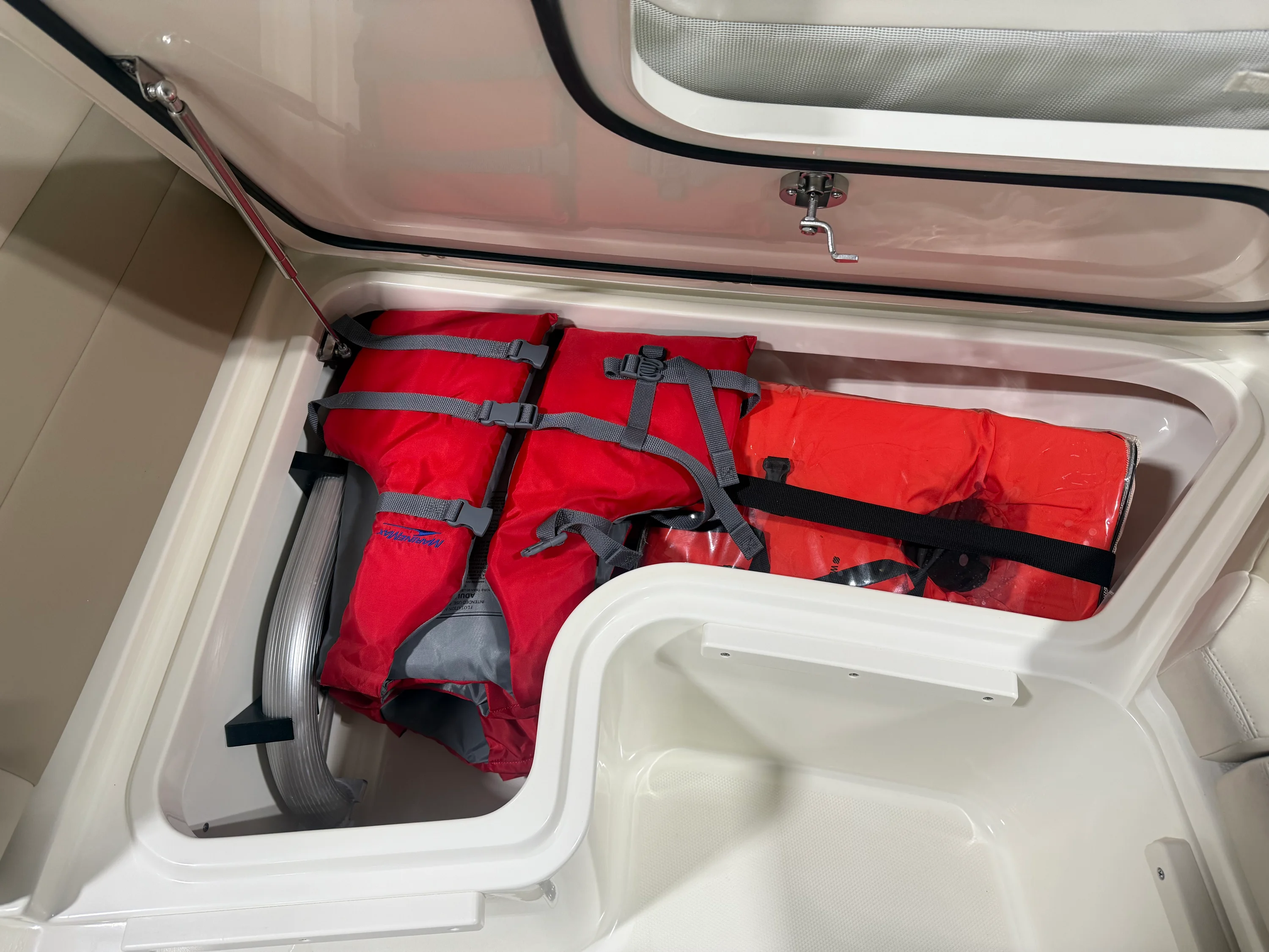 2022 Boston Whaler 320 VANTAGE Image Thumbnail #91