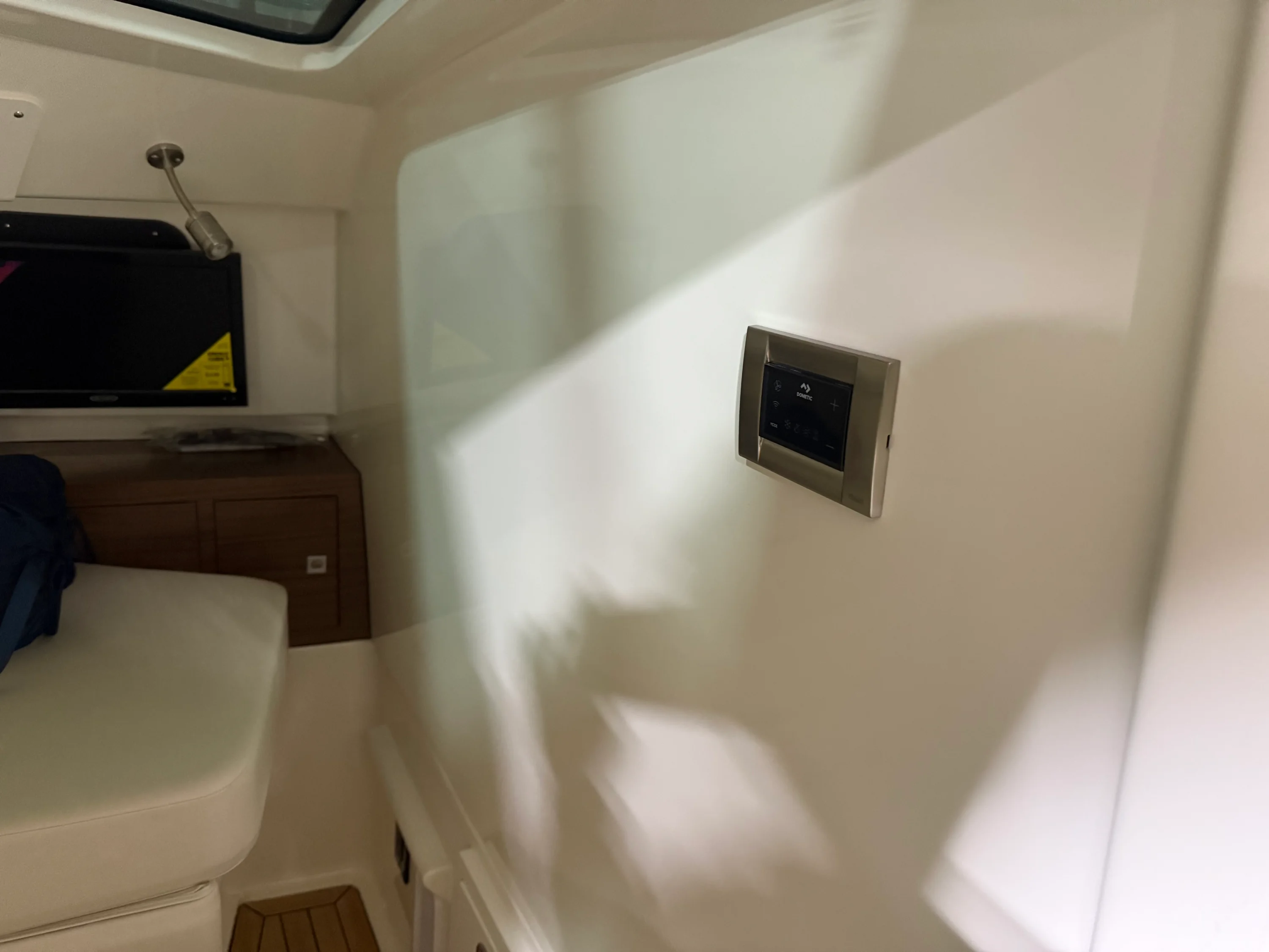 2022 Boston Whaler 320 VANTAGE Image Thumbnail #72