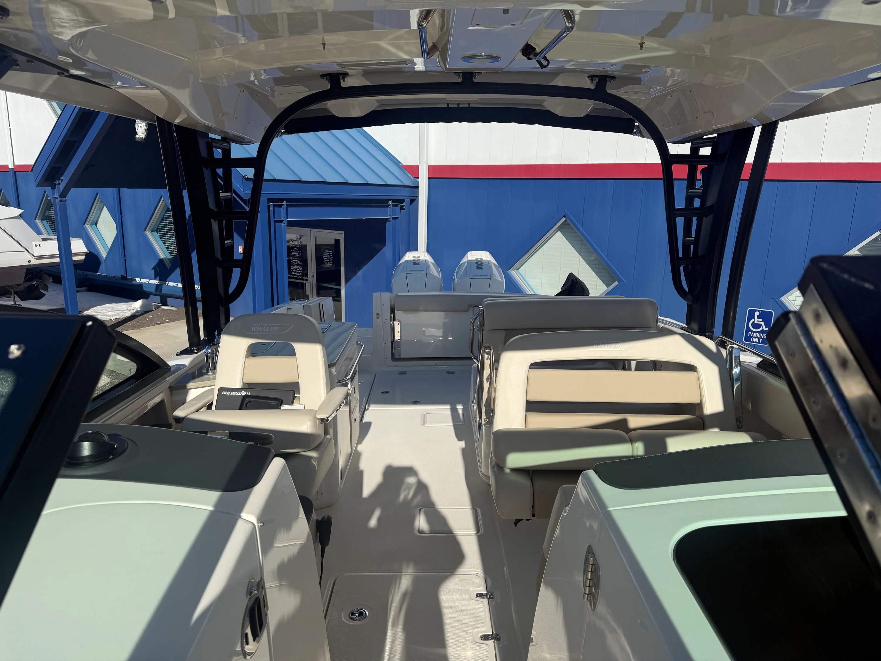 2022 Boston Whaler 320 VANTAGE Image Thumbnail #94
