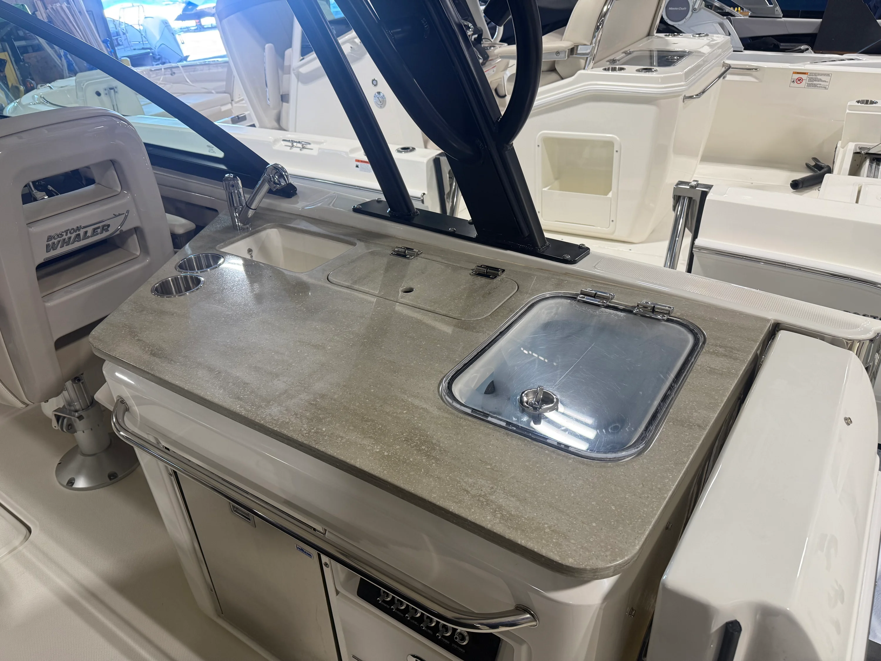 2022 Boston Whaler 320 VANTAGE Image Thumbnail #45