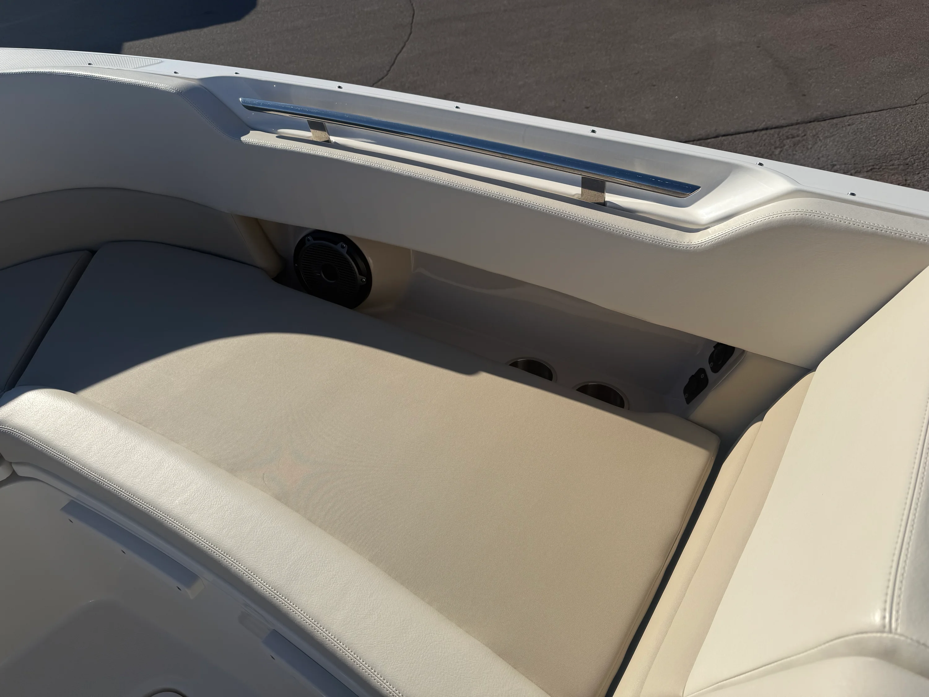2022 Boston Whaler 320 VANTAGE Image Thumbnail #92