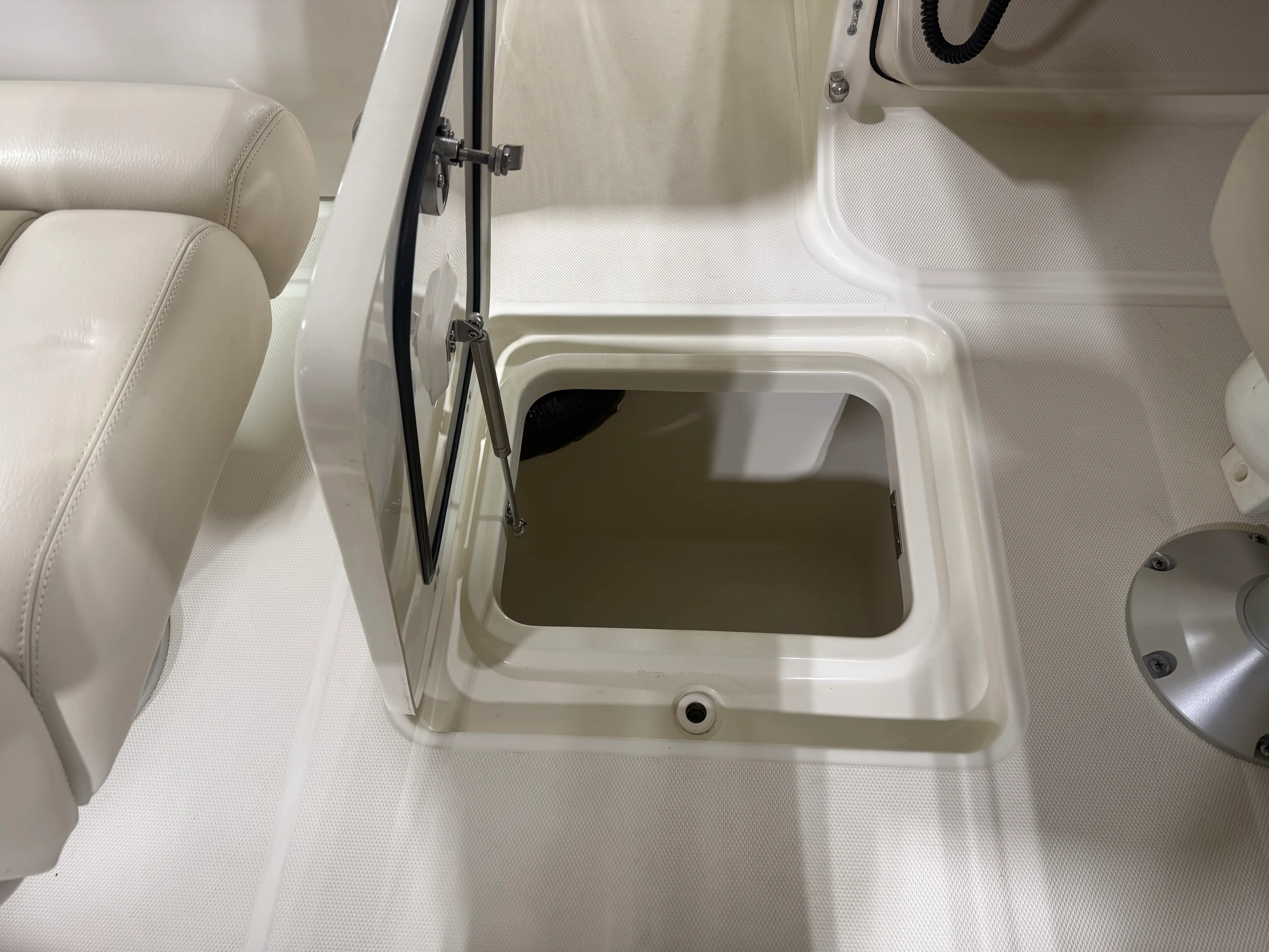 2022 Boston Whaler 320 VANTAGE Image Thumbnail #64