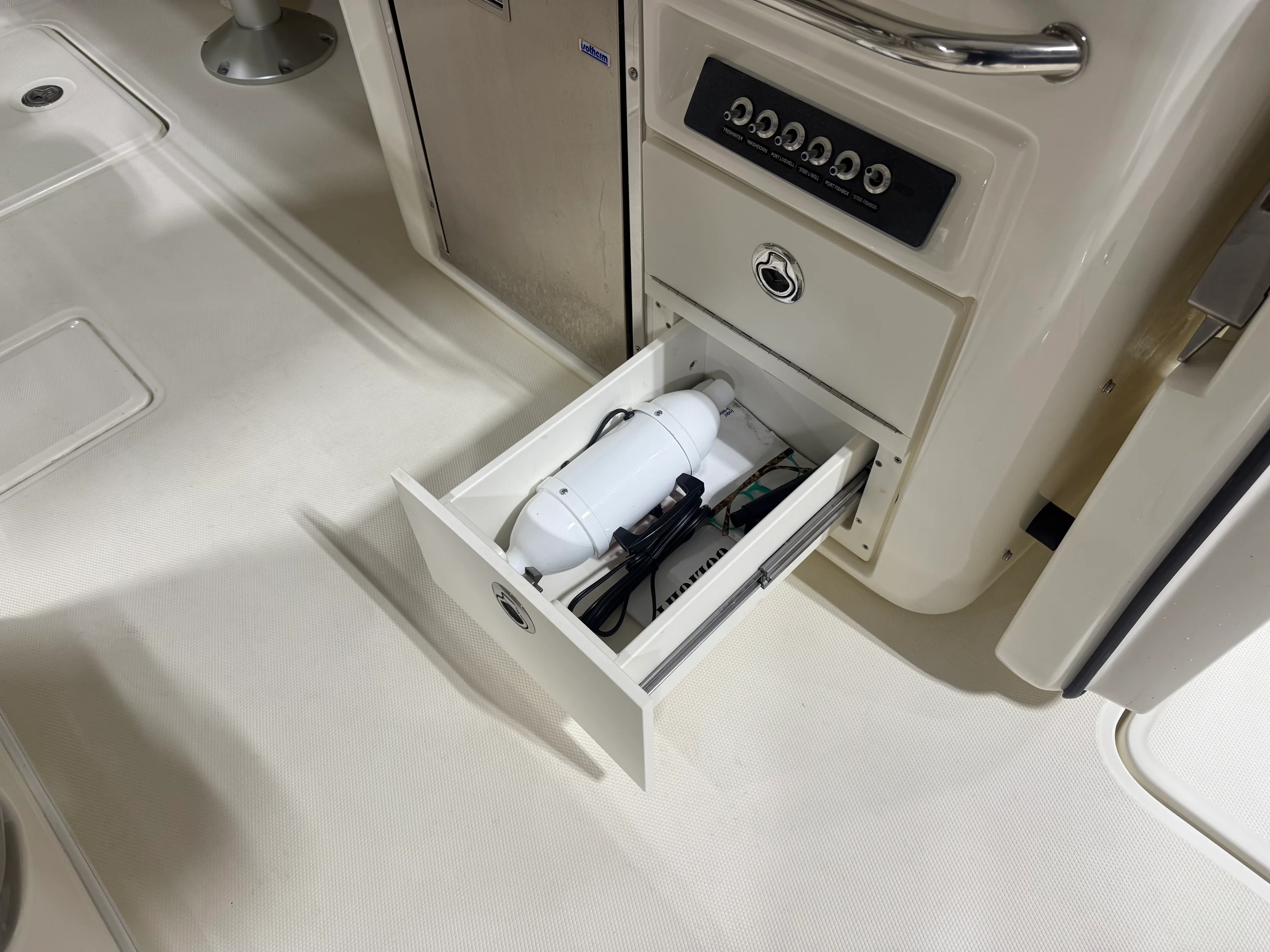 2022 Boston Whaler 320 VANTAGE Image Thumbnail #43