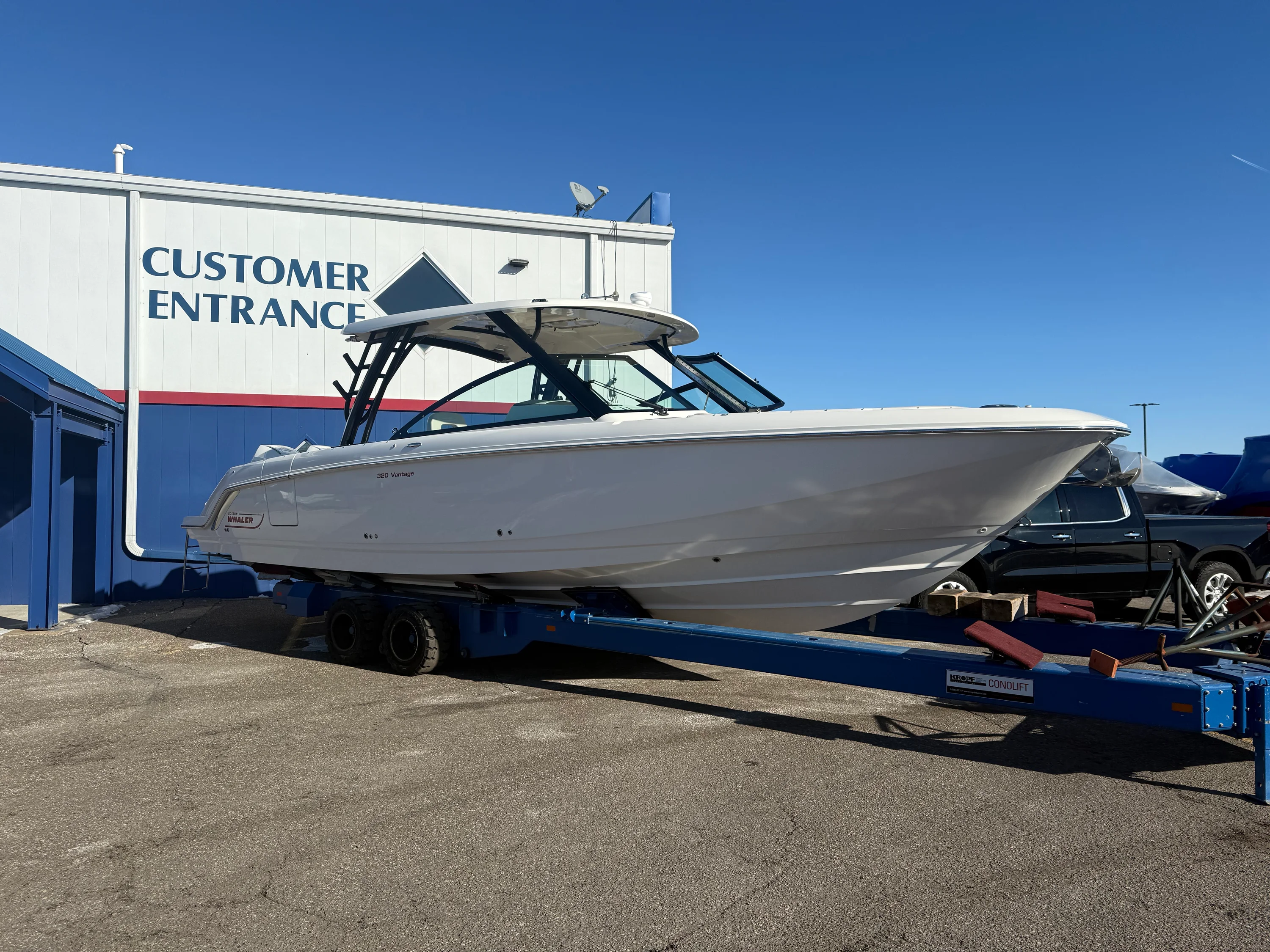 2022 Boston Whaler 320 VANTAGE Image Thumbnail #1