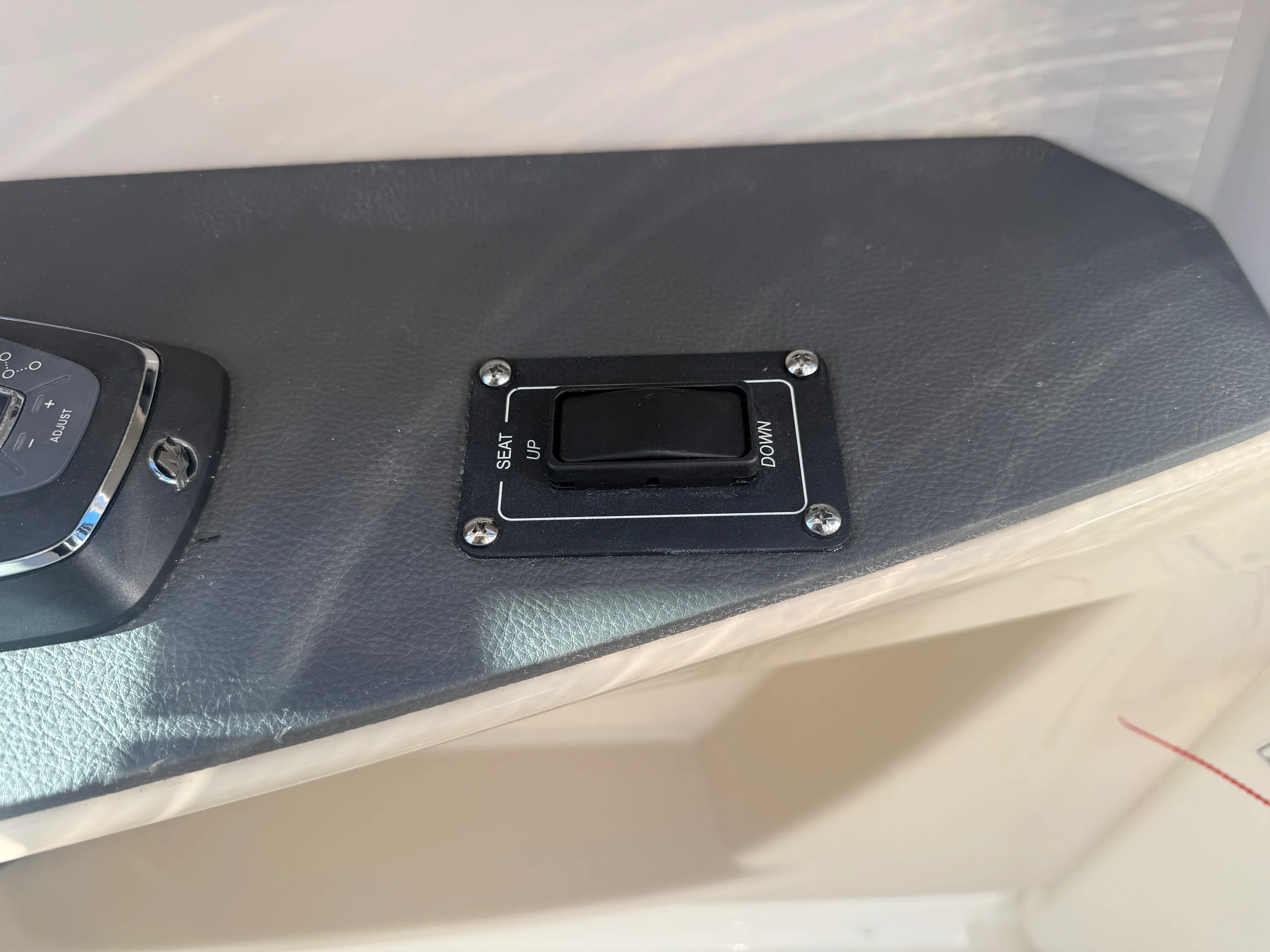 2022 Boston Whaler 320 VANTAGE Image Thumbnail #60