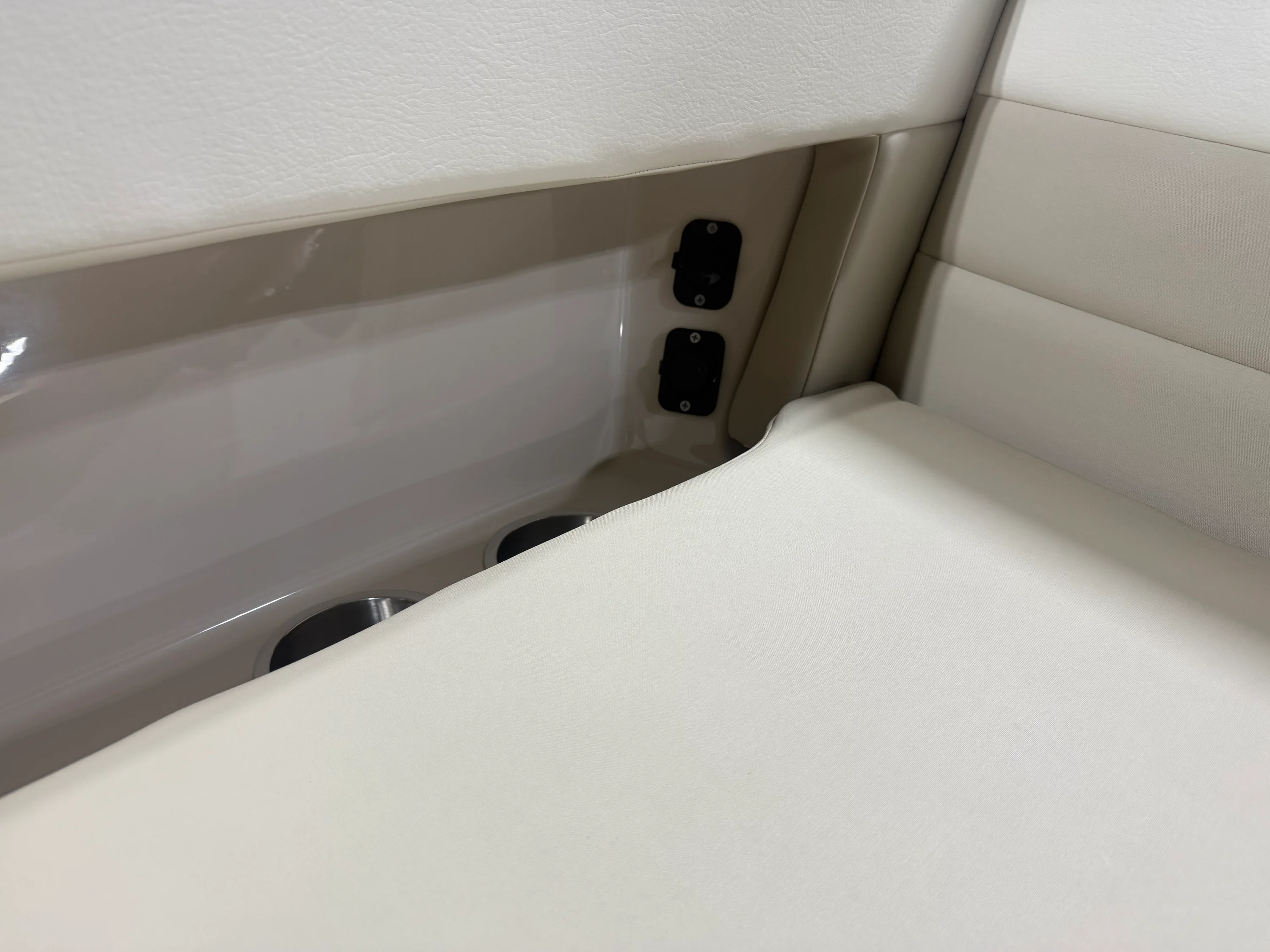 2022 Boston Whaler 320 VANTAGE Image Thumbnail #93