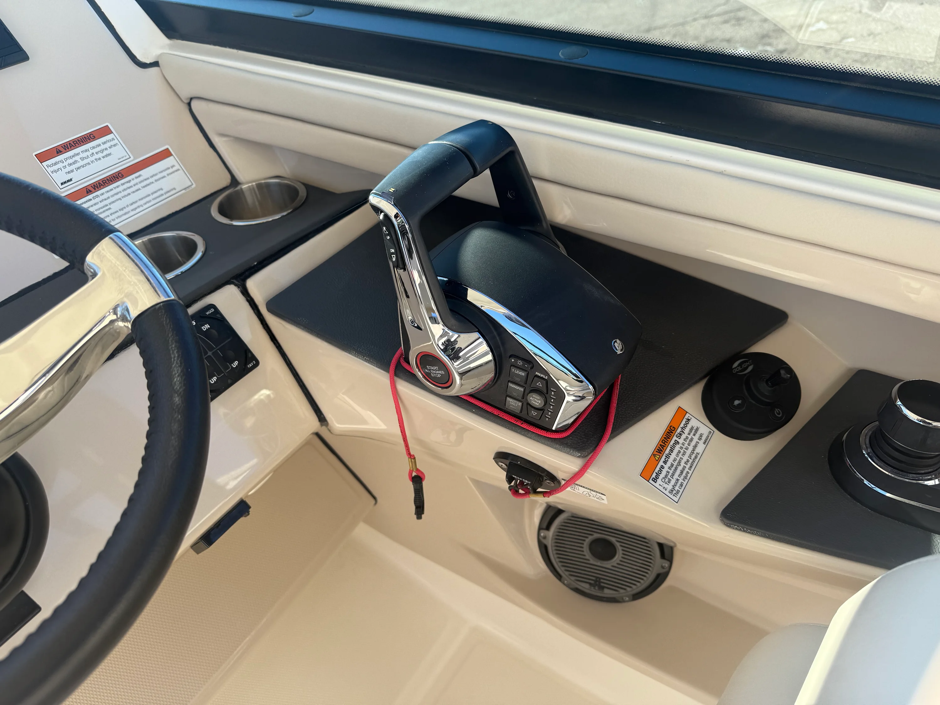 2022 Boston Whaler 320 VANTAGE Image Thumbnail #58