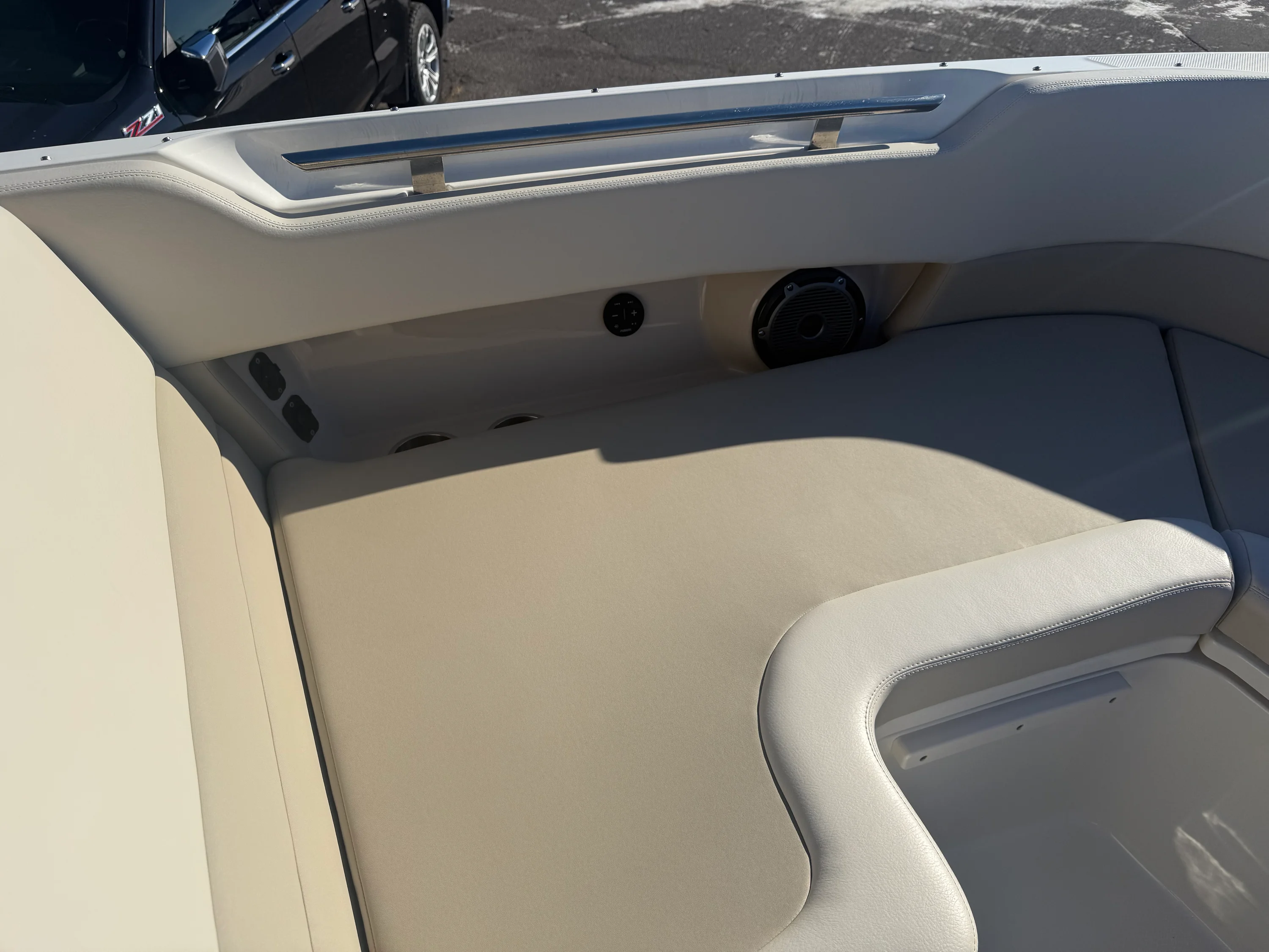 2022 Boston Whaler 320 VANTAGE Image Thumbnail #90