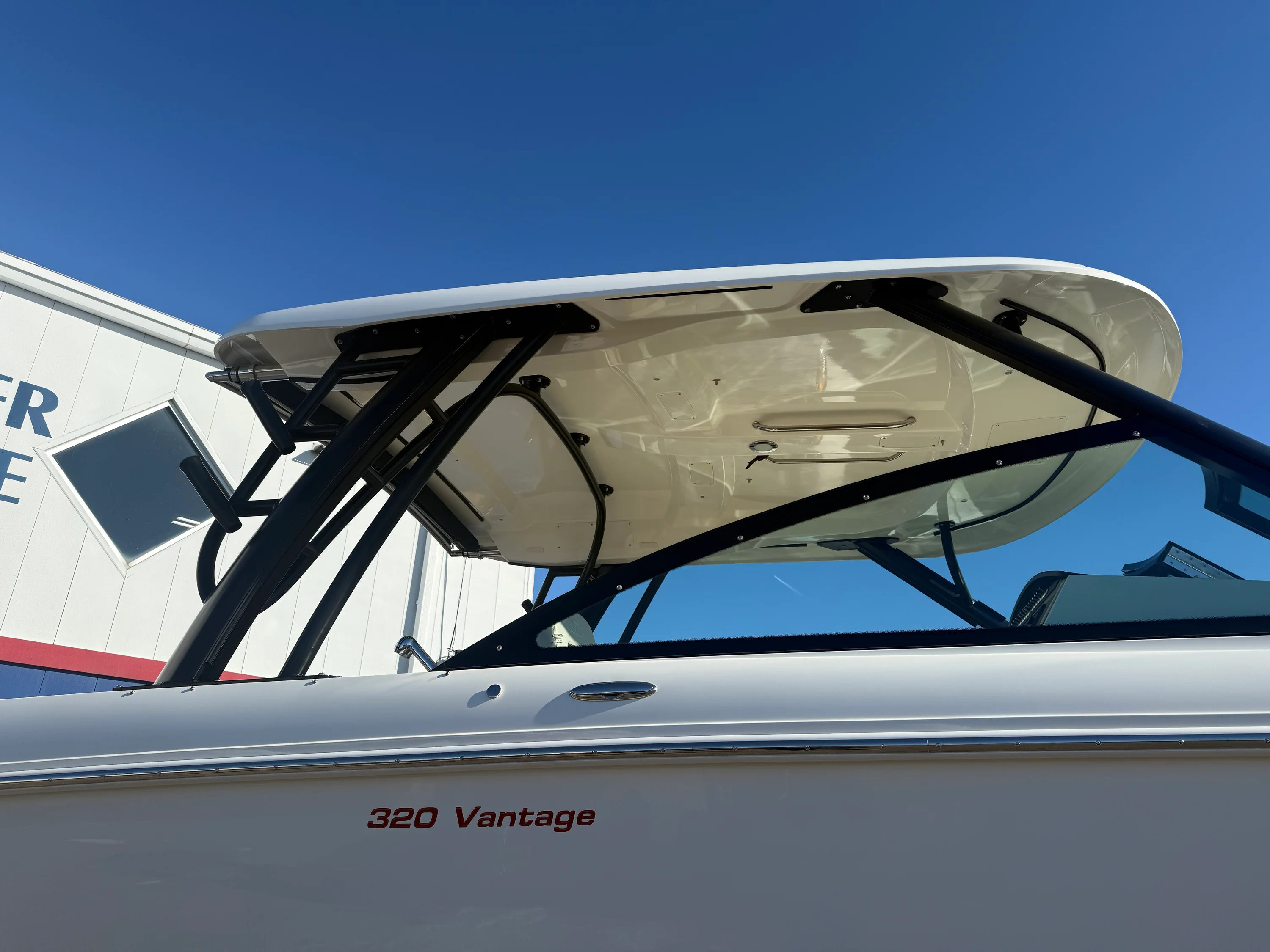 2022 Boston Whaler 320 VANTAGE Image Thumbnail #9