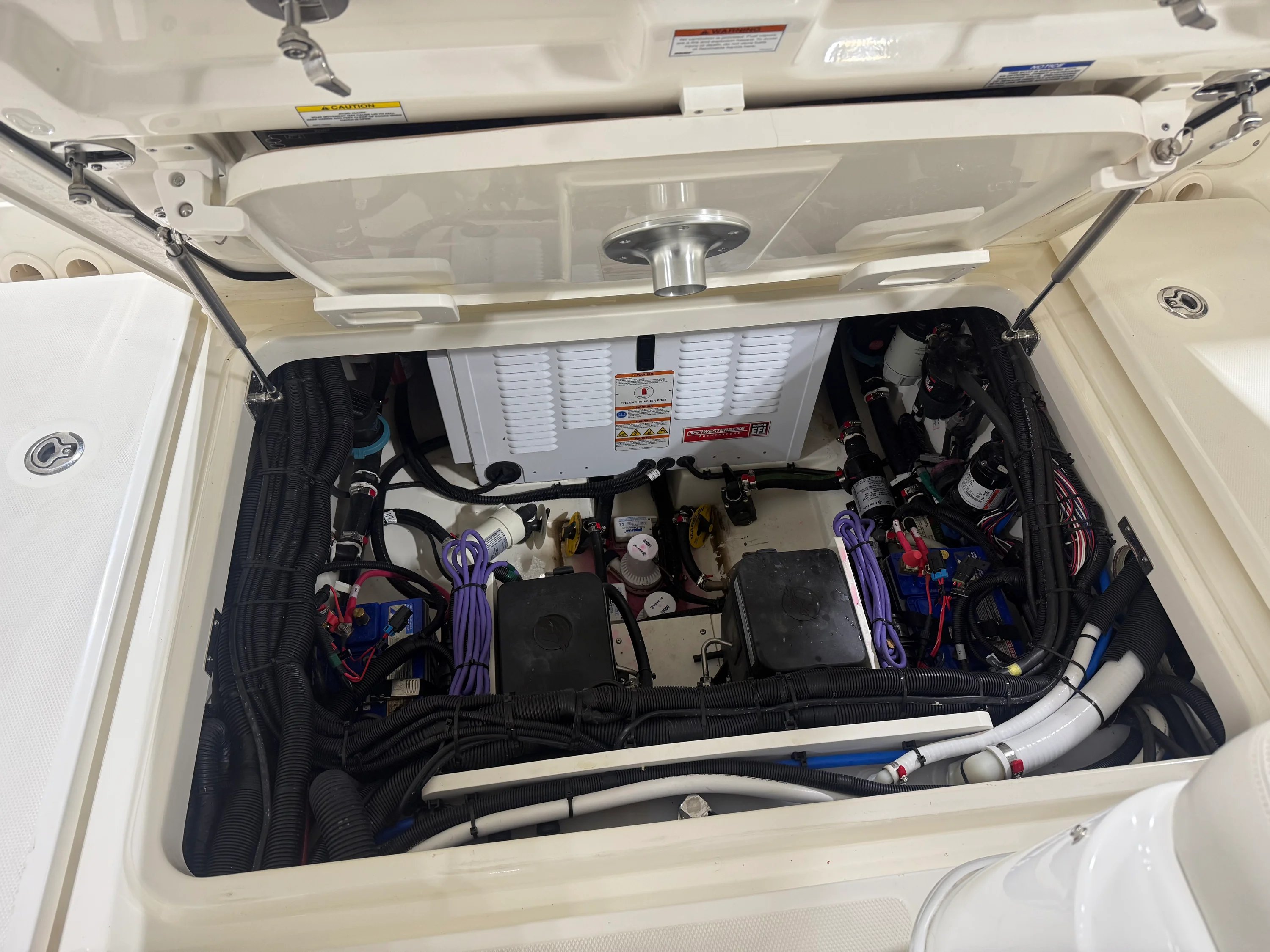 2022 Boston Whaler 320 VANTAGE Image Thumbnail #24