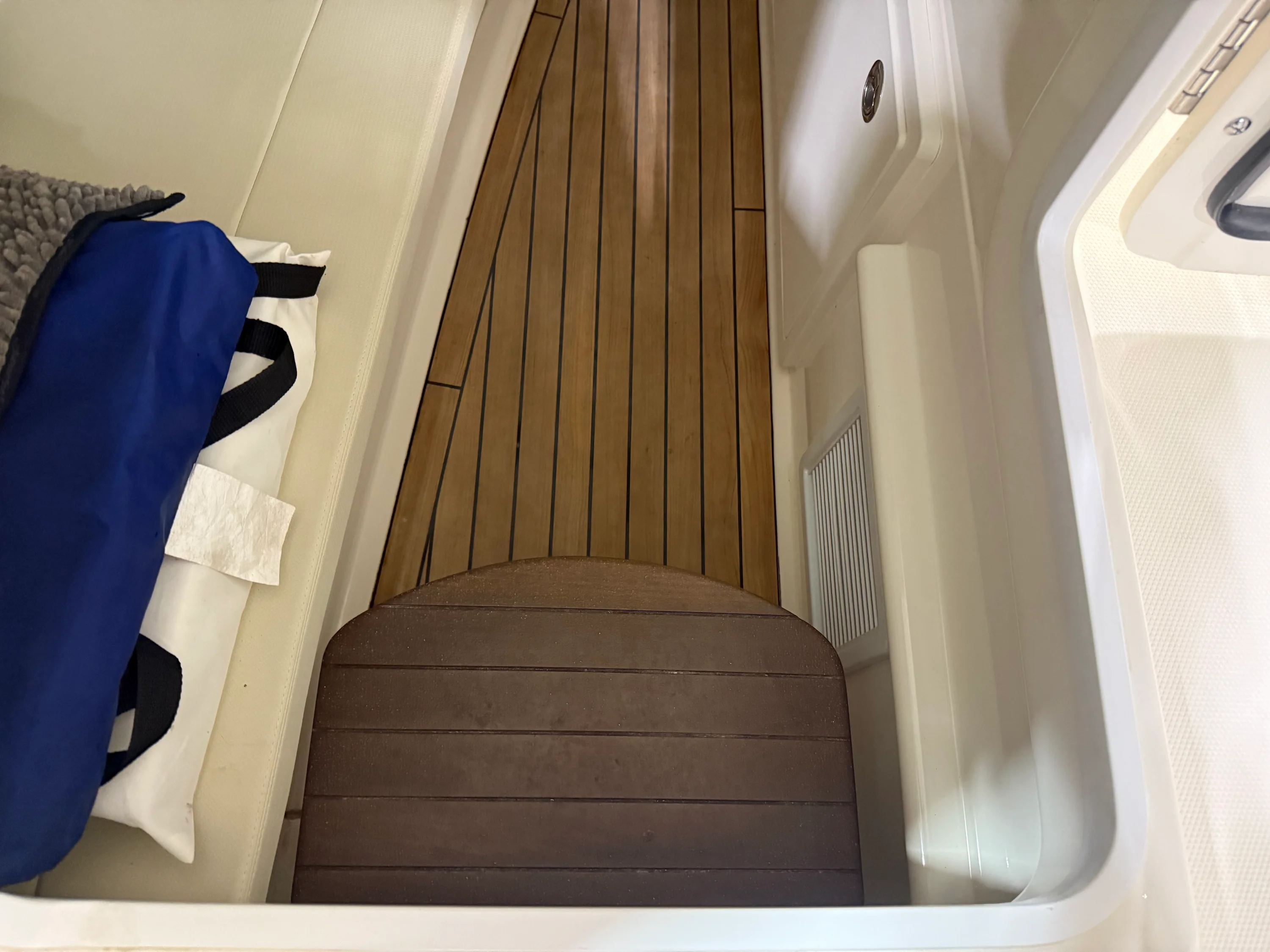 2022 Boston Whaler 320 VANTAGE Image Thumbnail #66