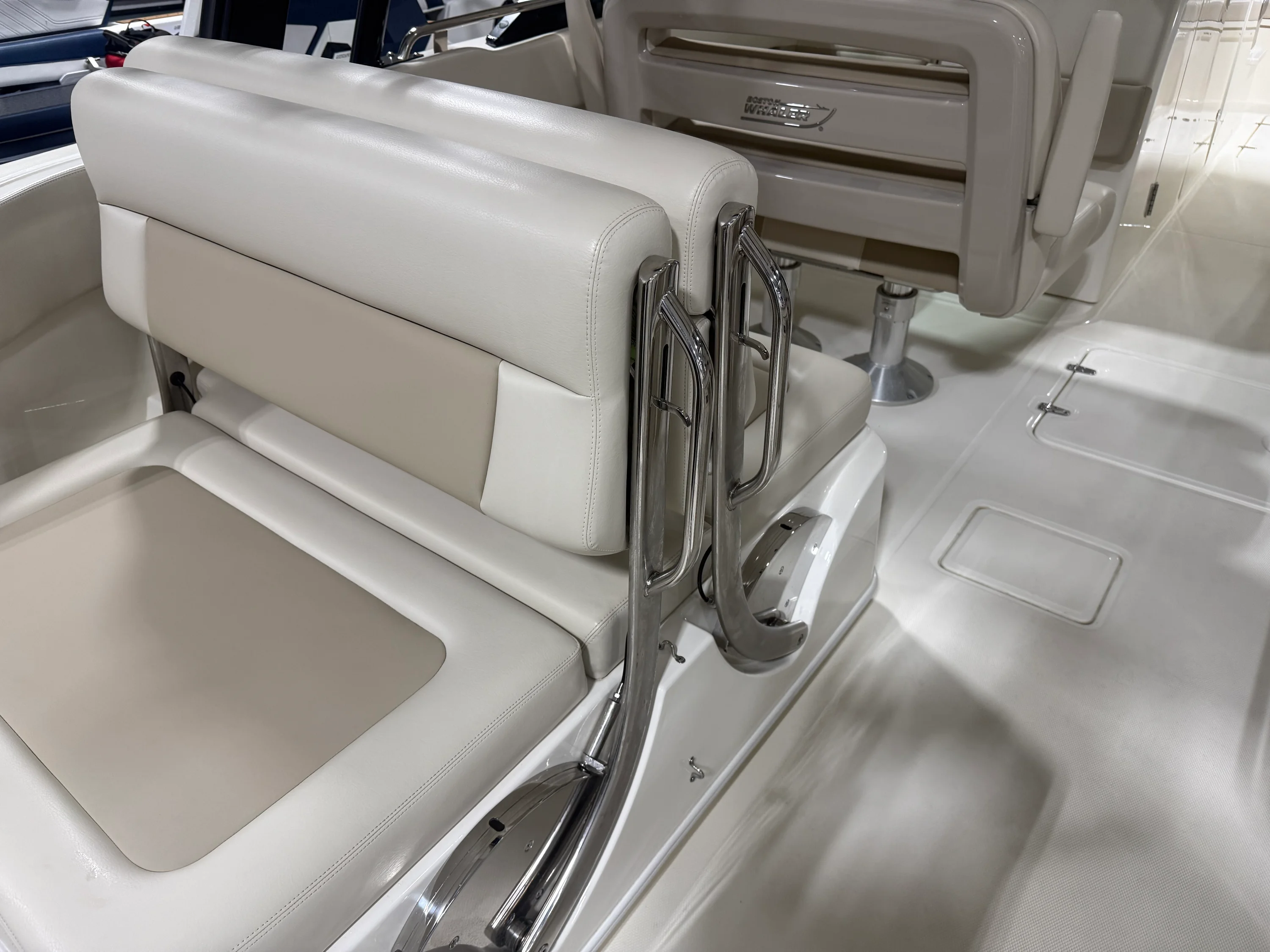 2022 Boston Whaler 320 VANTAGE Image Thumbnail #29