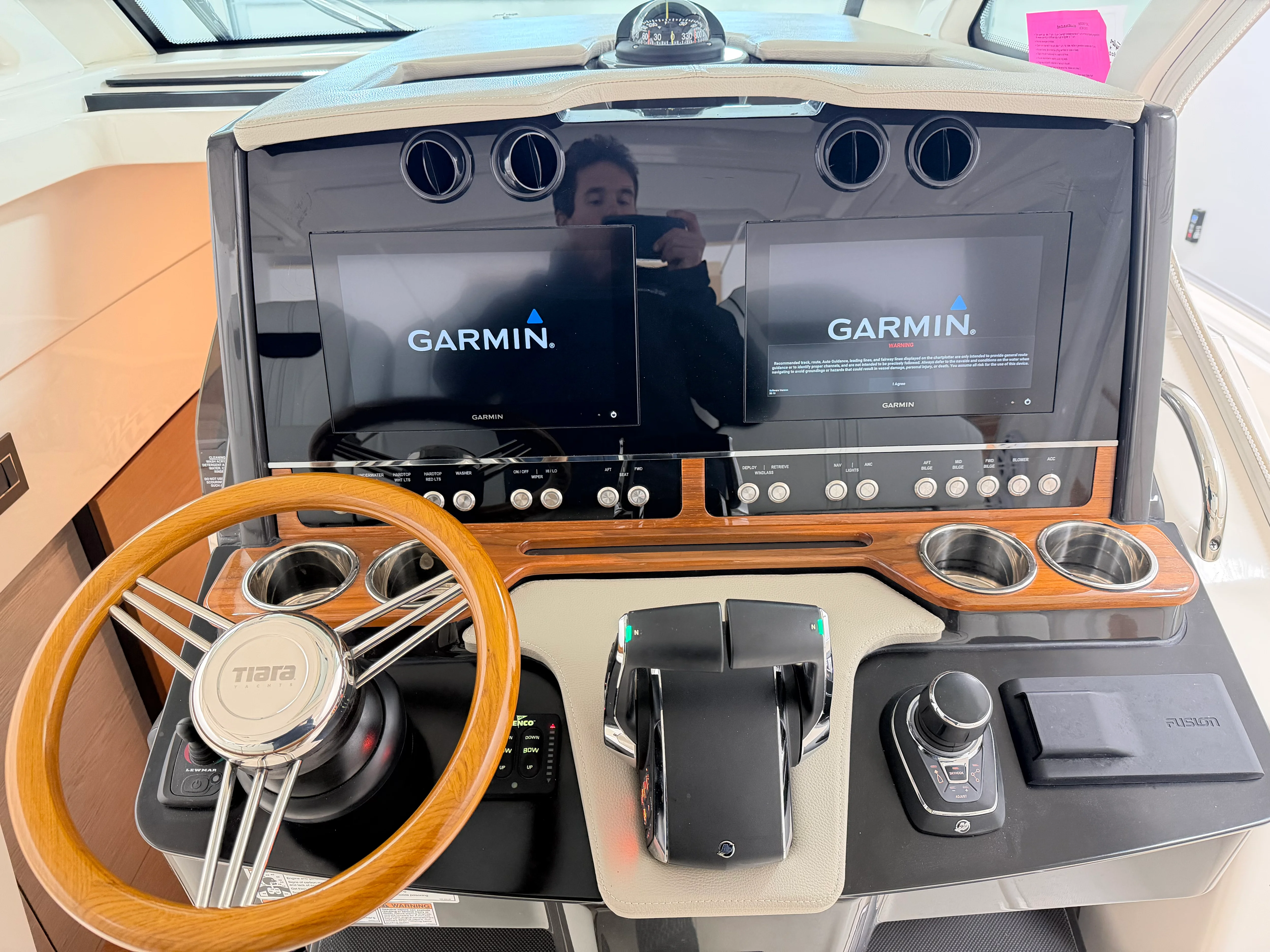 2023 Tiara Yachts 34 LS Image Thumbnail #12