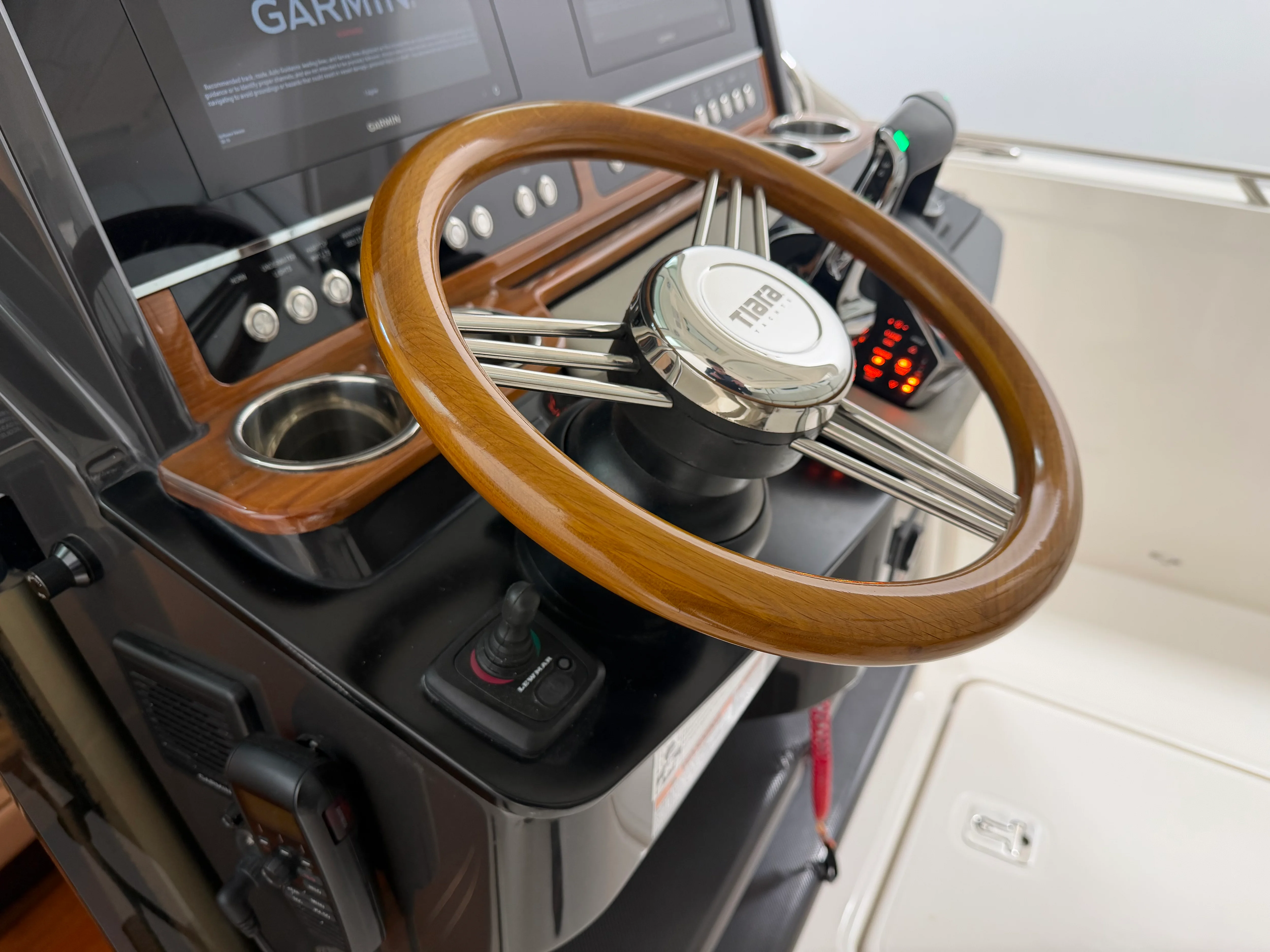 2023 Tiara Yachts 34 LS Image Thumbnail #14