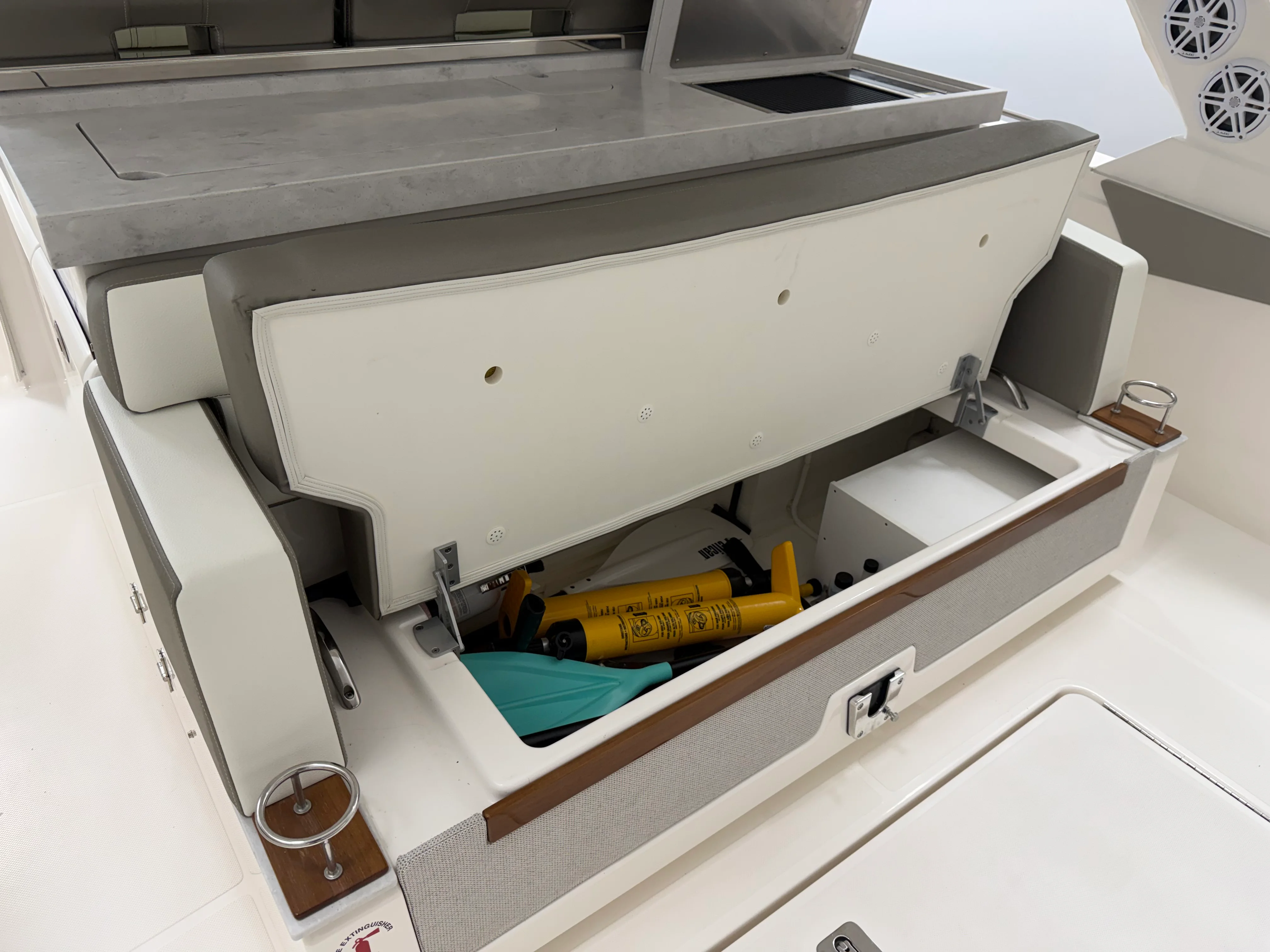 2023 Tiara Yachts 34 LS Image Thumbnail #28