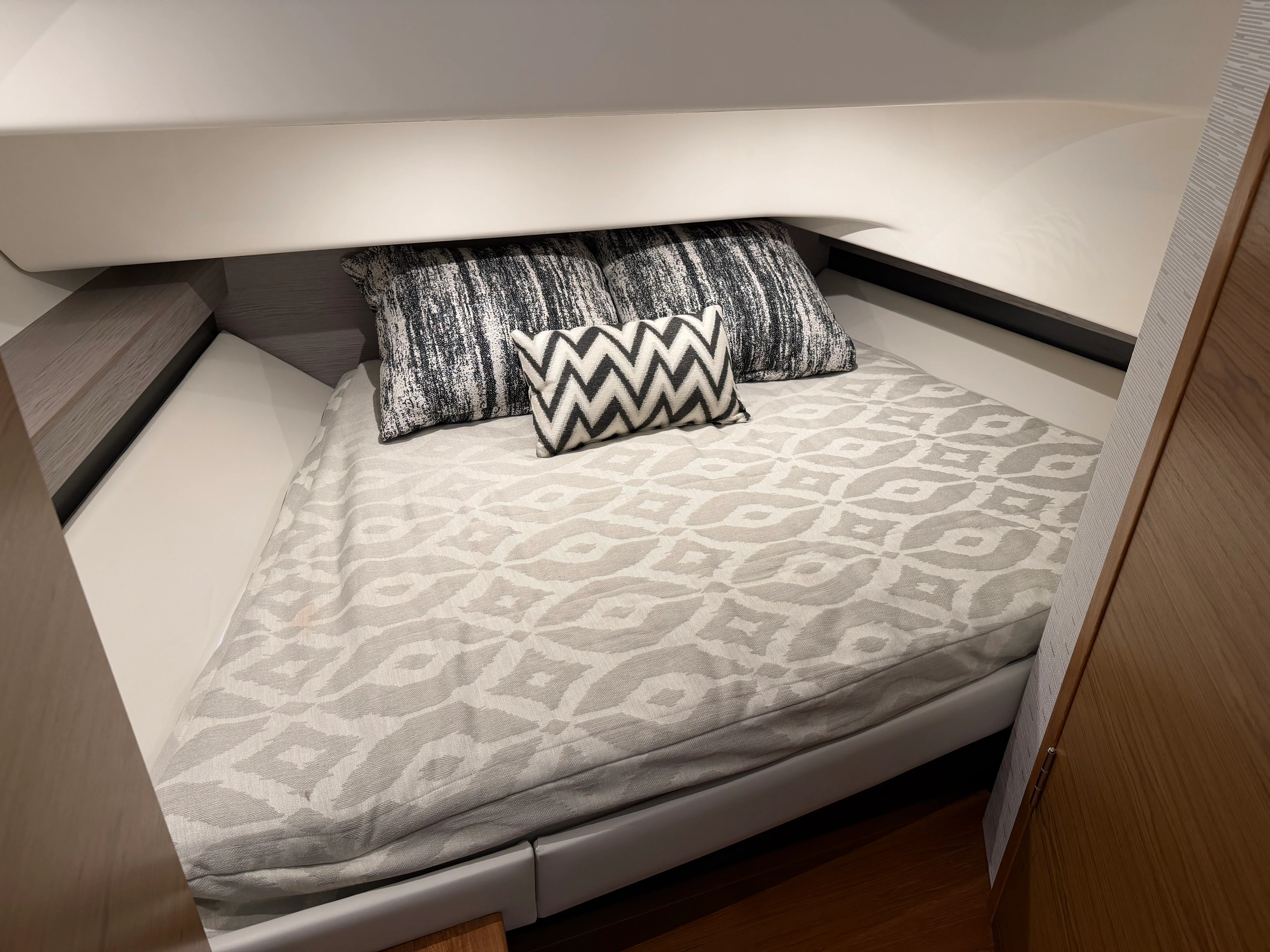 2023 Tiara Yachts 34 LS Image Thumbnail #30