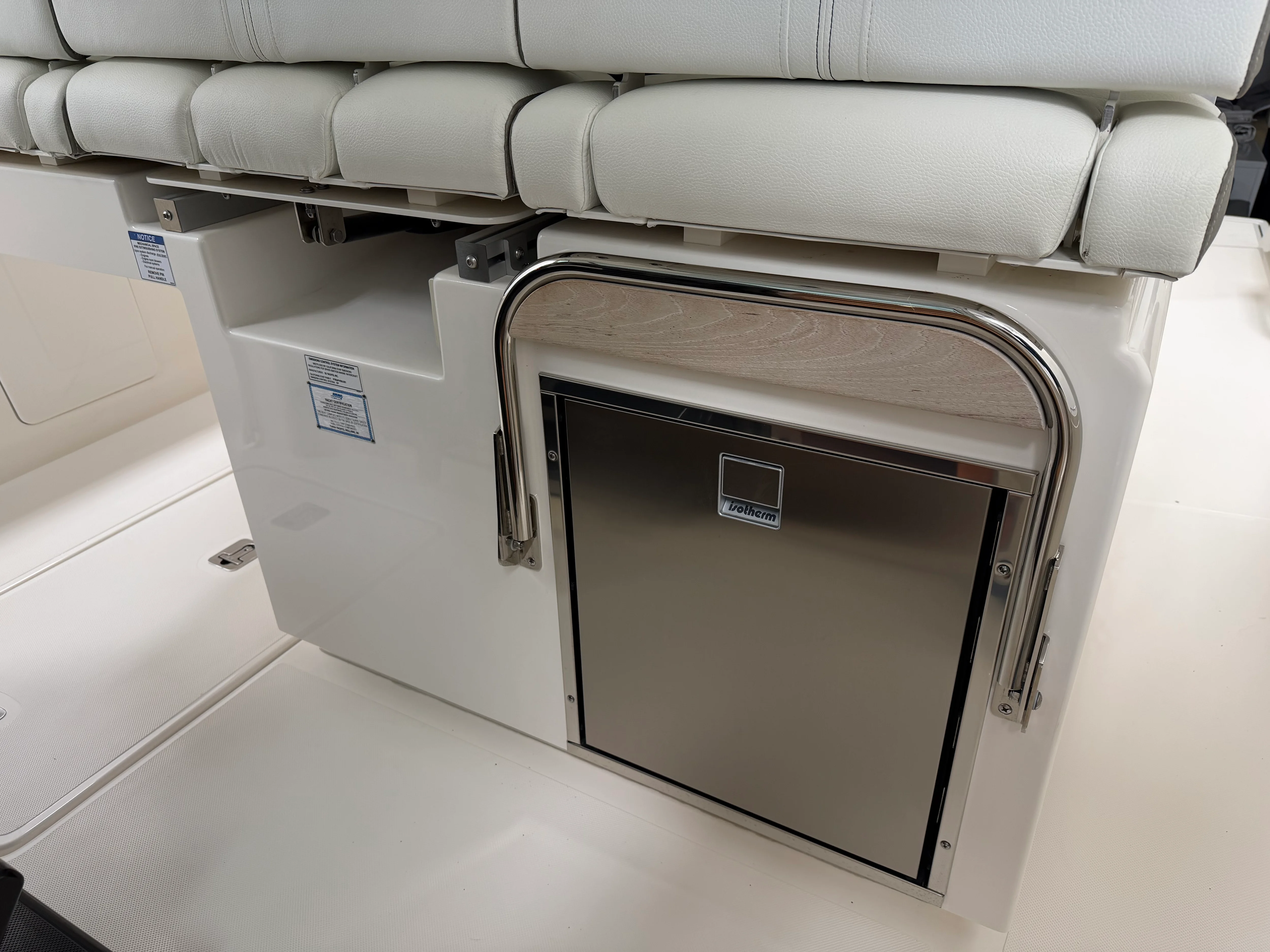 2023 Tiara Yachts 34 LS Image Thumbnail #11