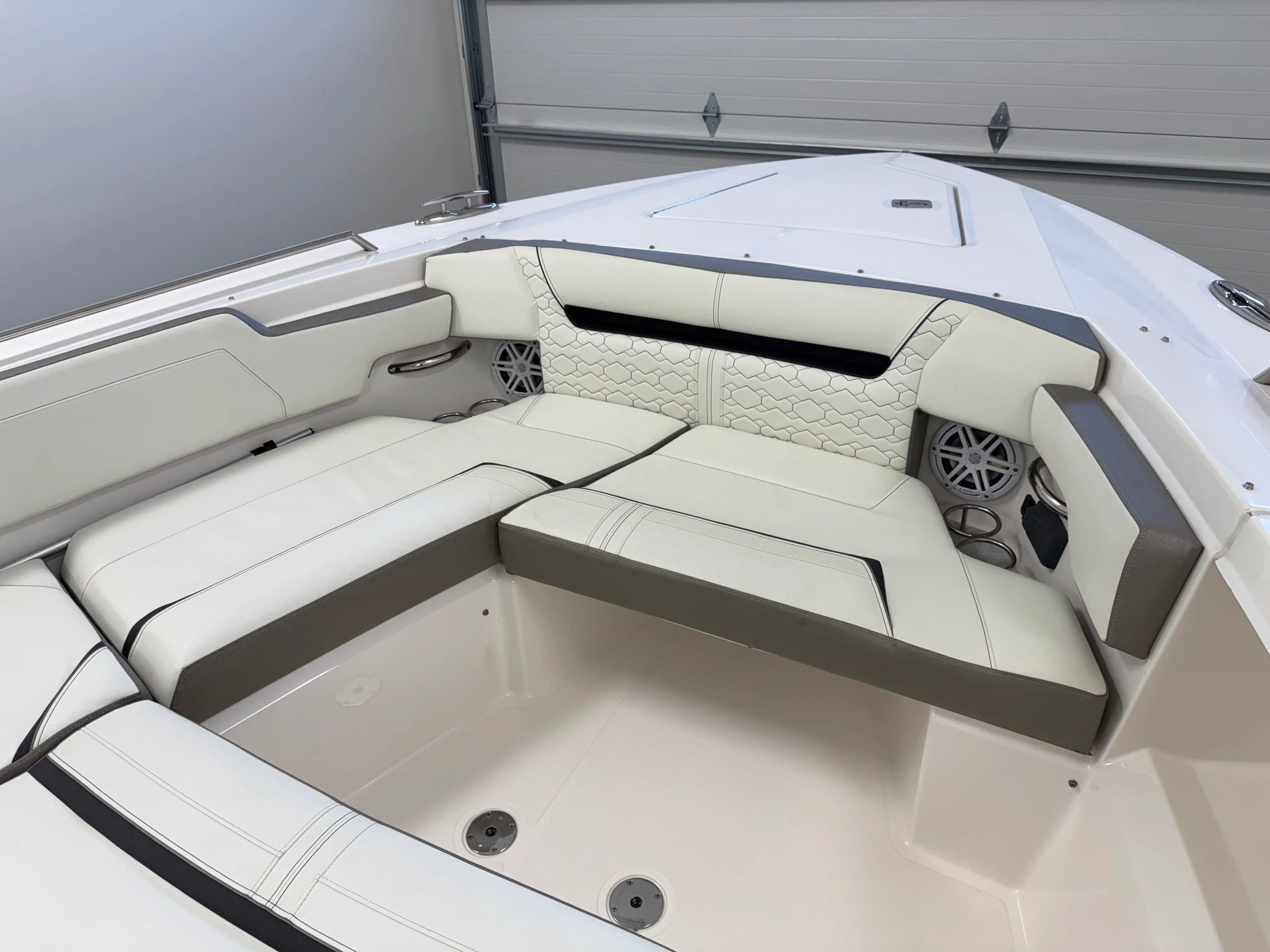 2023 Tiara Yachts 34 LS Image Thumbnail #17