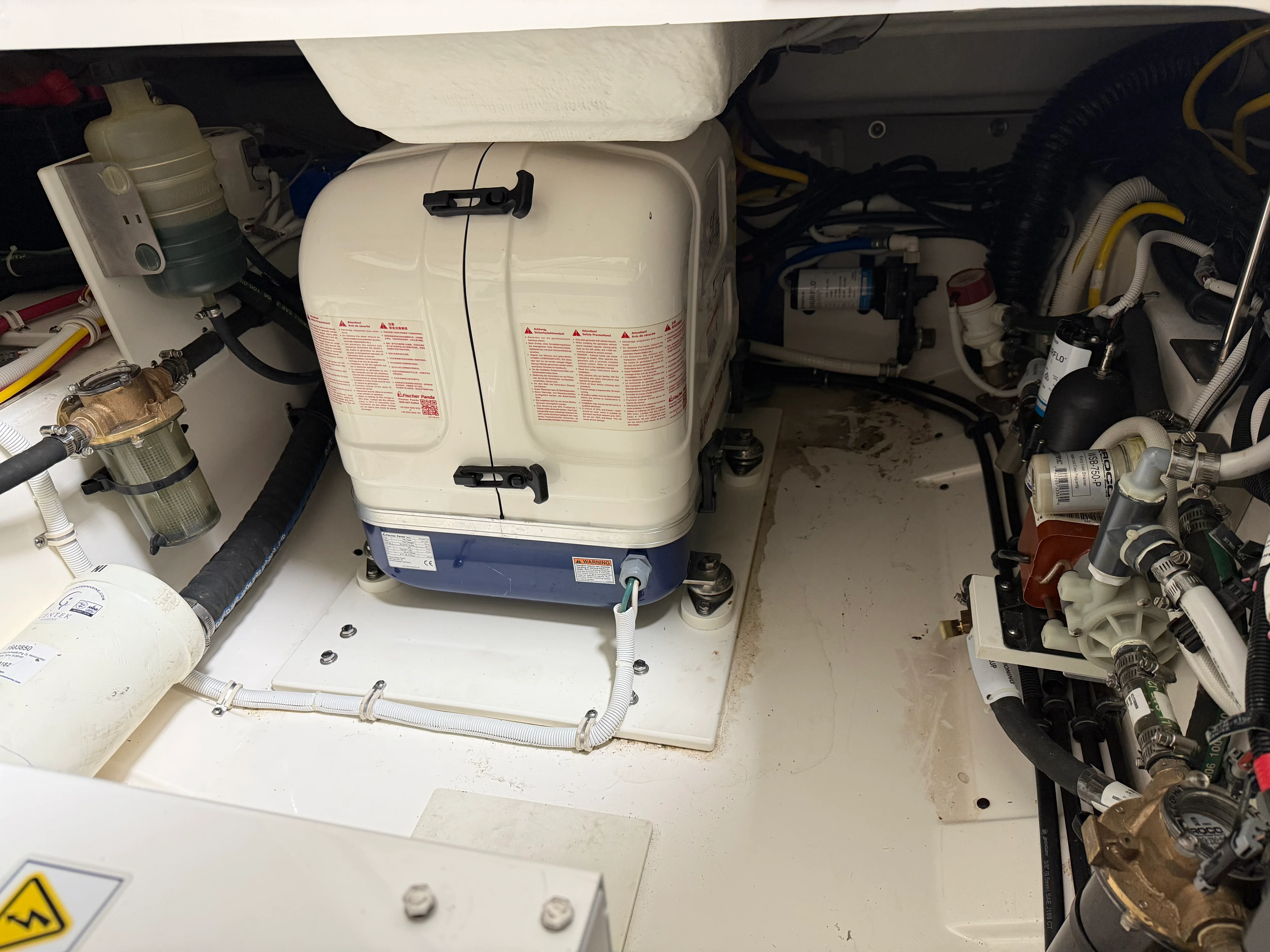 2023 Tiara Yachts 34 LS Image Thumbnail #25