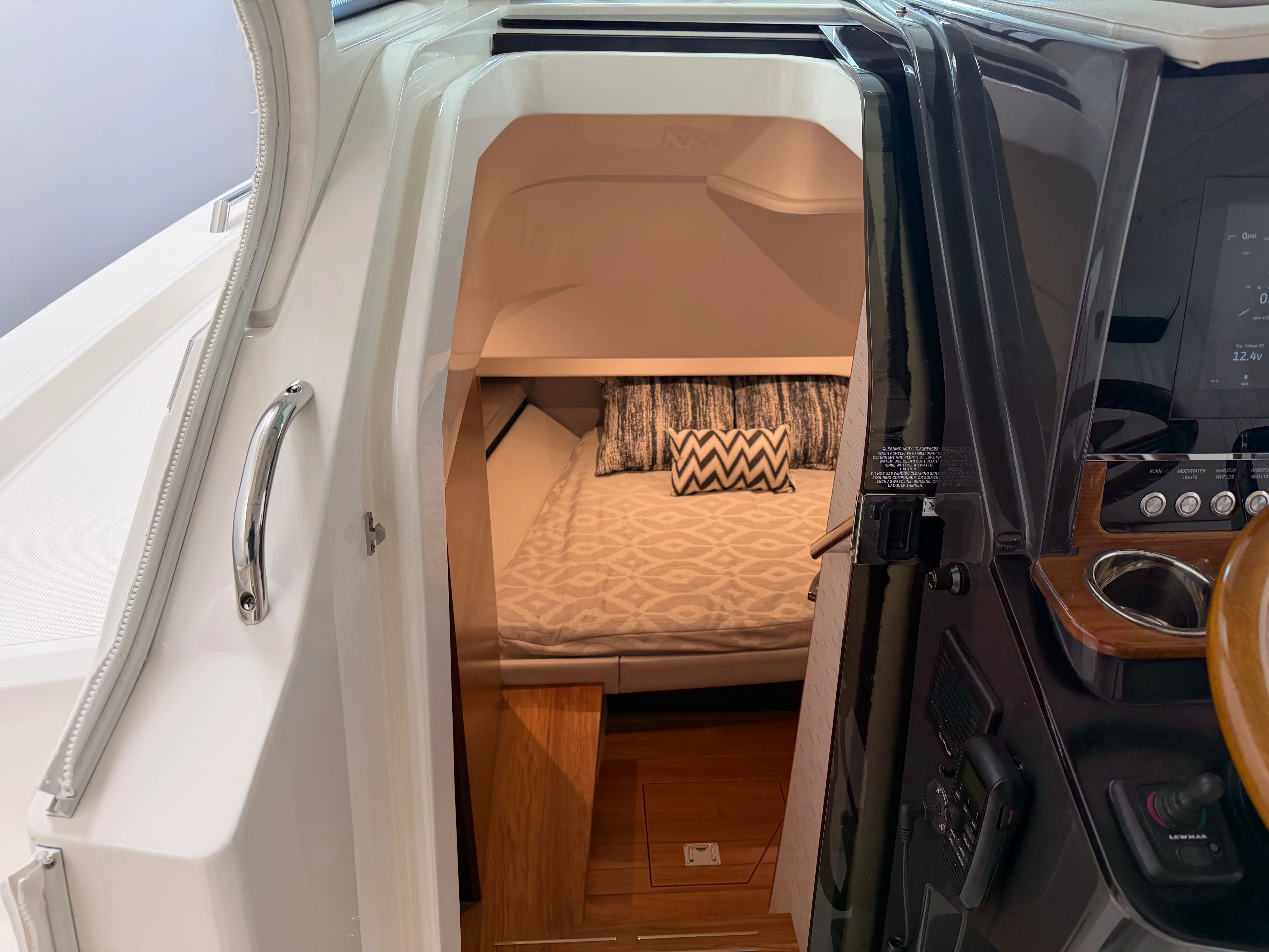 2023 Tiara Yachts 34 LS Image Thumbnail #29