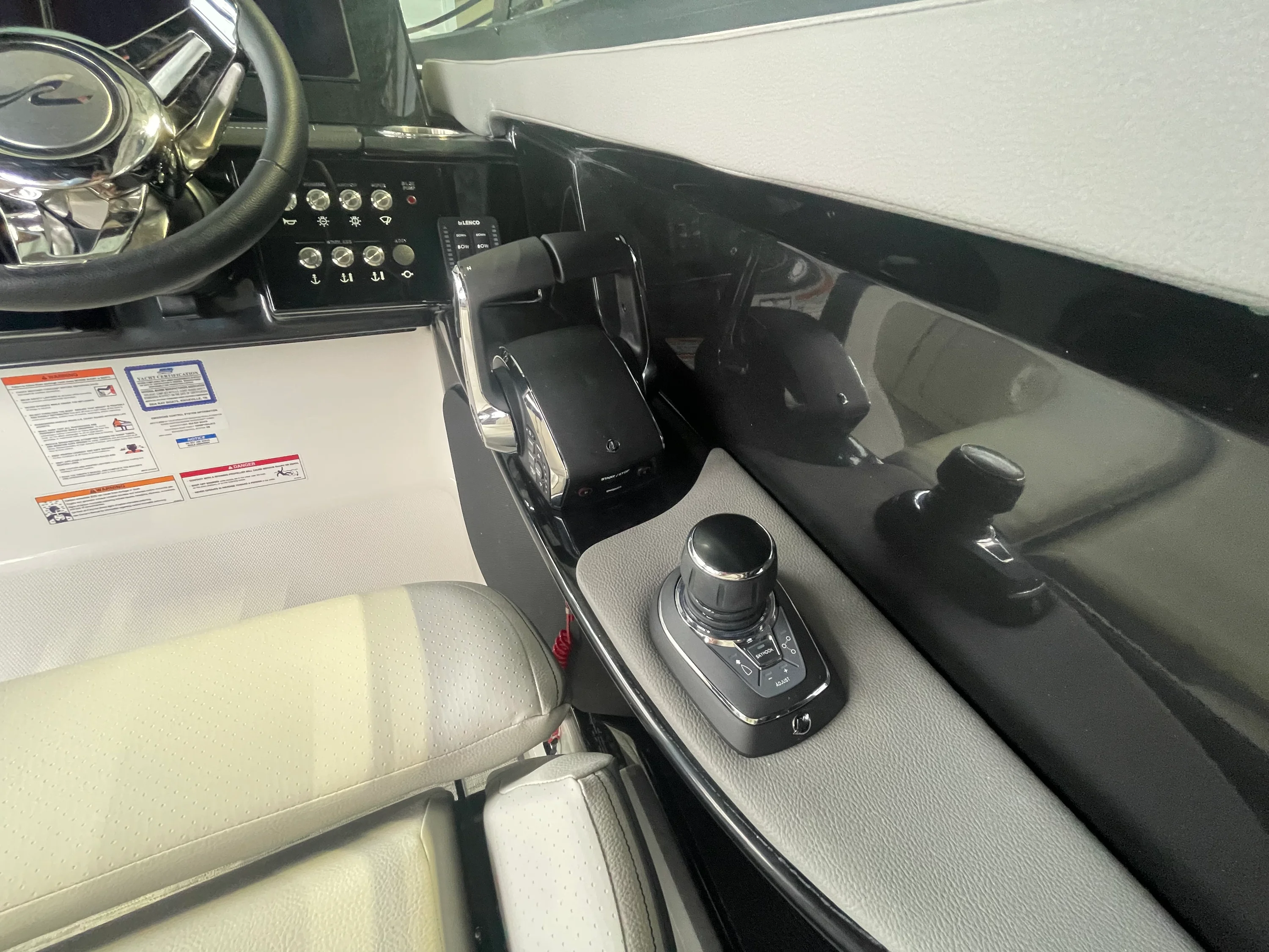 2026 Sea Ray SLX 280 Outboard Image Thumbnail #13