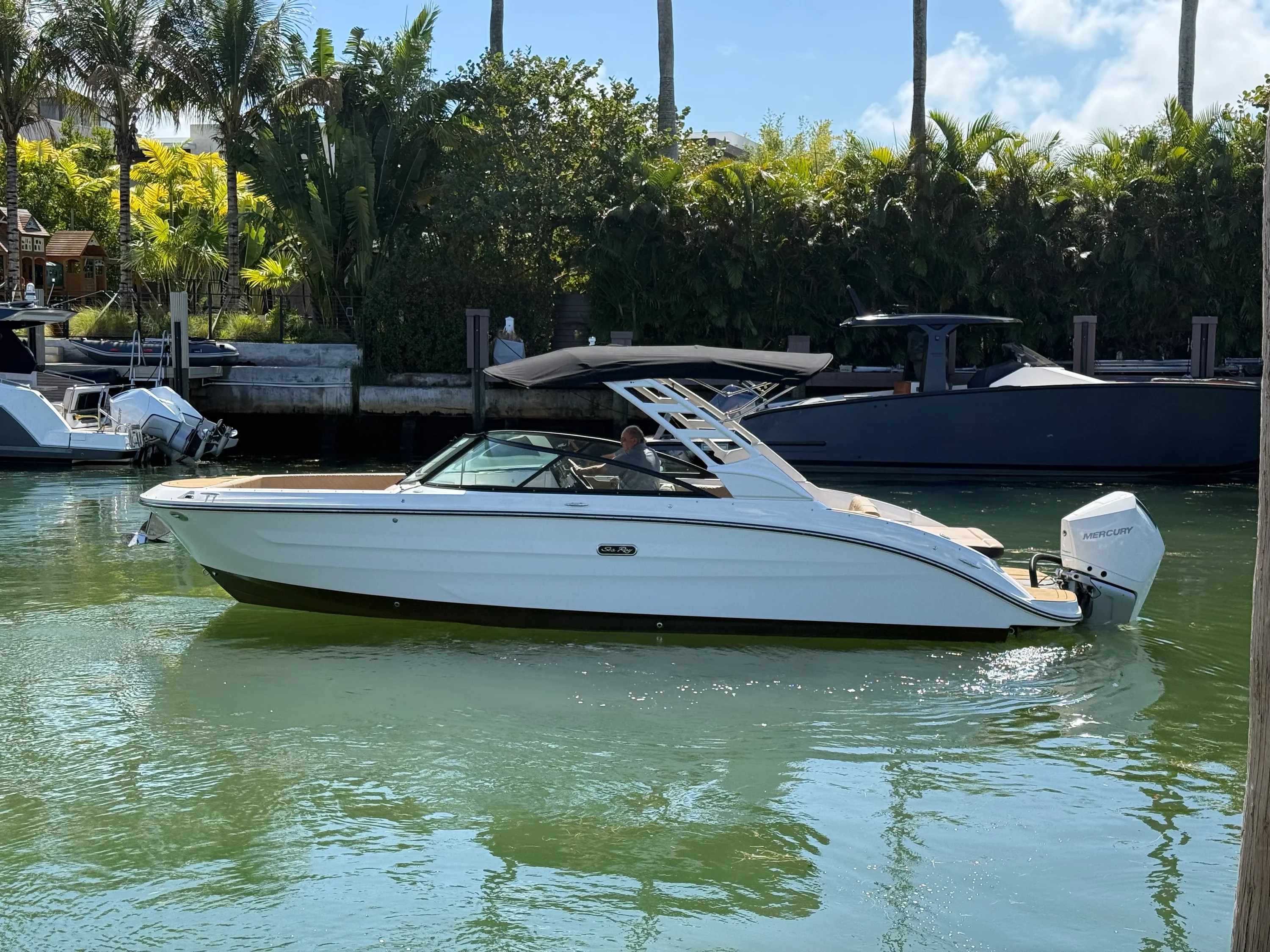 2026 Sea Ray SDX 270 Outboard Image Thumbnail #1