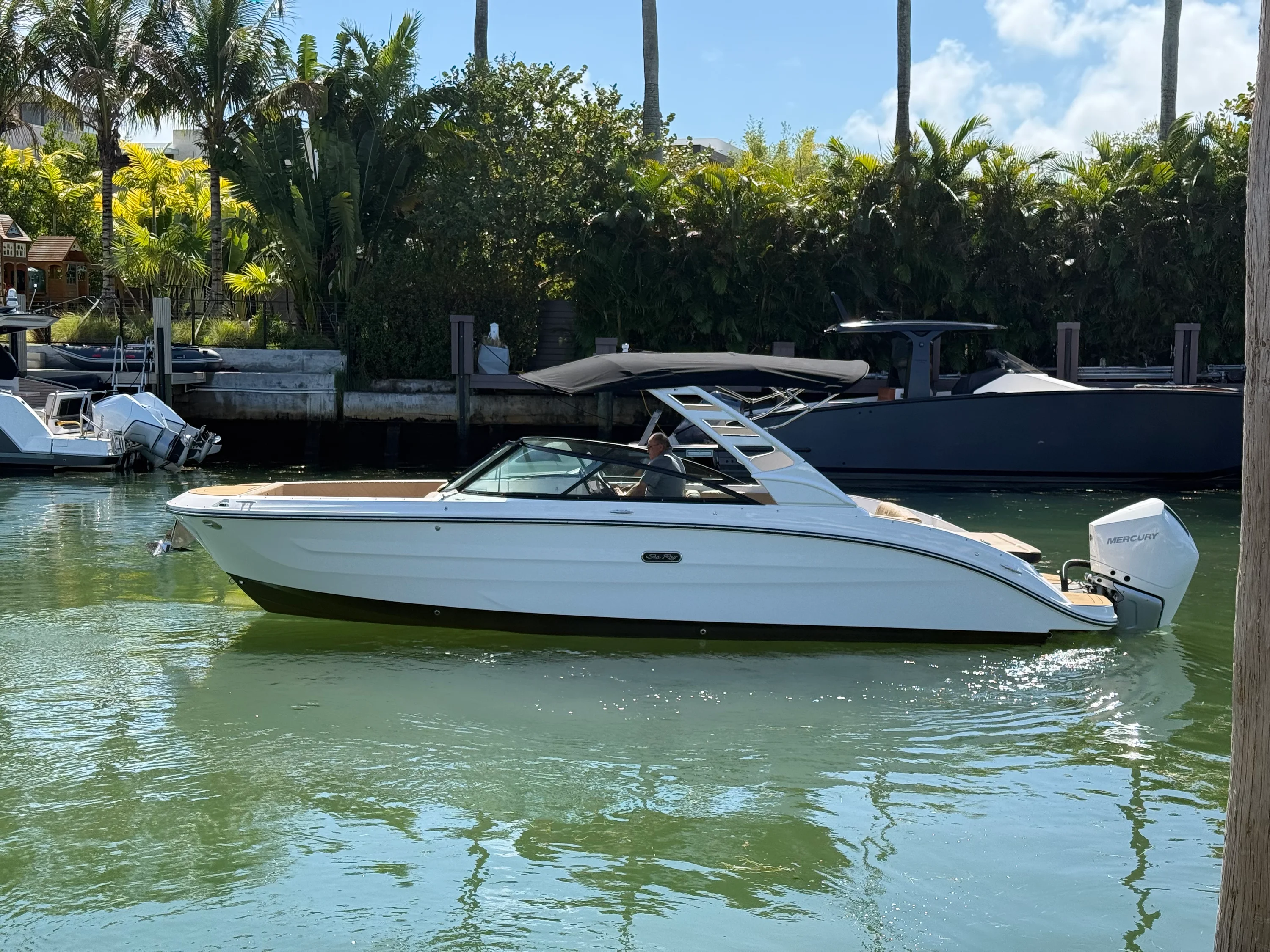 2026 Sea Ray SDX 270 Outboard Image Thumbnail #2