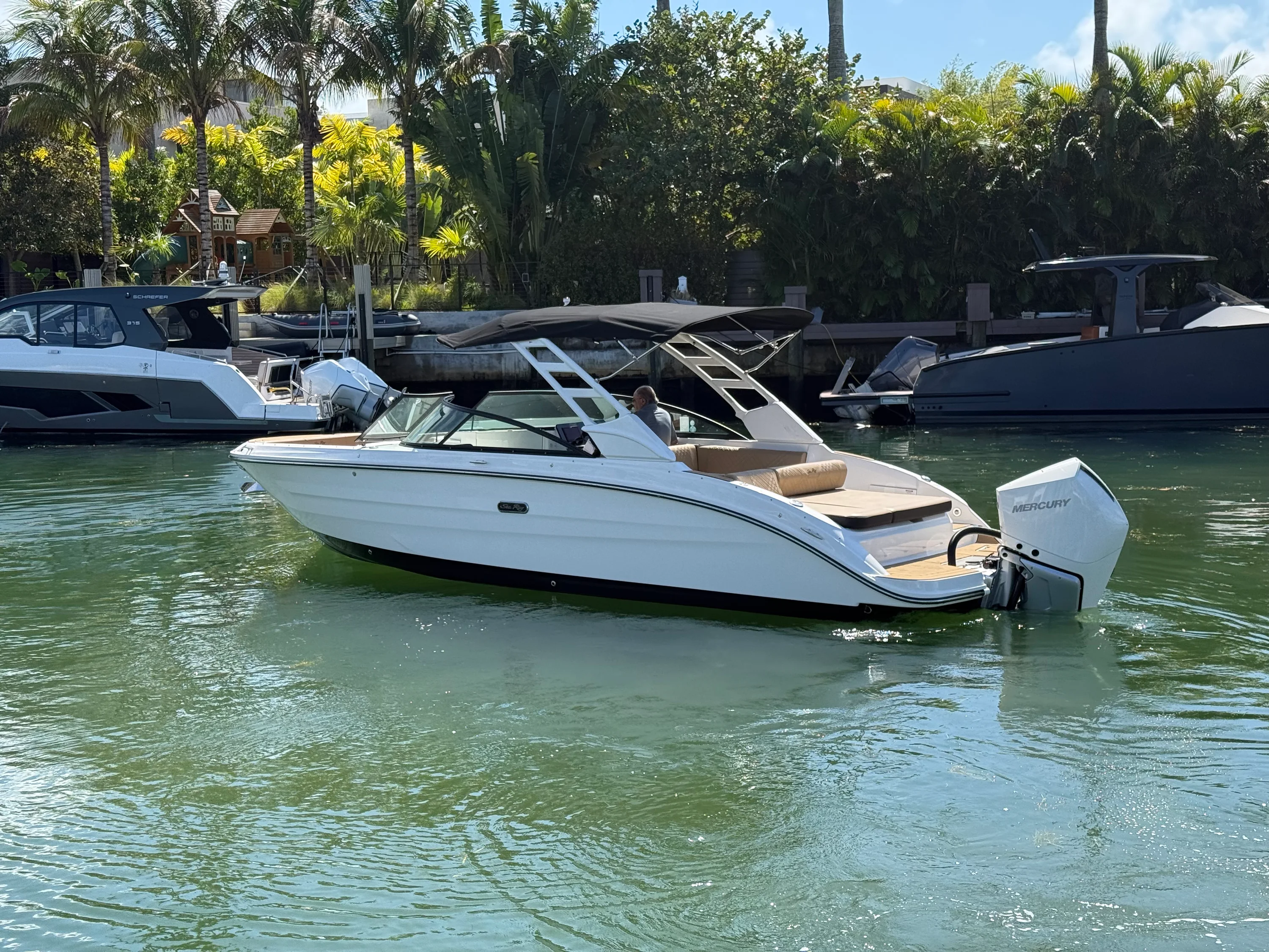 2026 Sea Ray SDX 270 Outboard Image Thumbnail #9