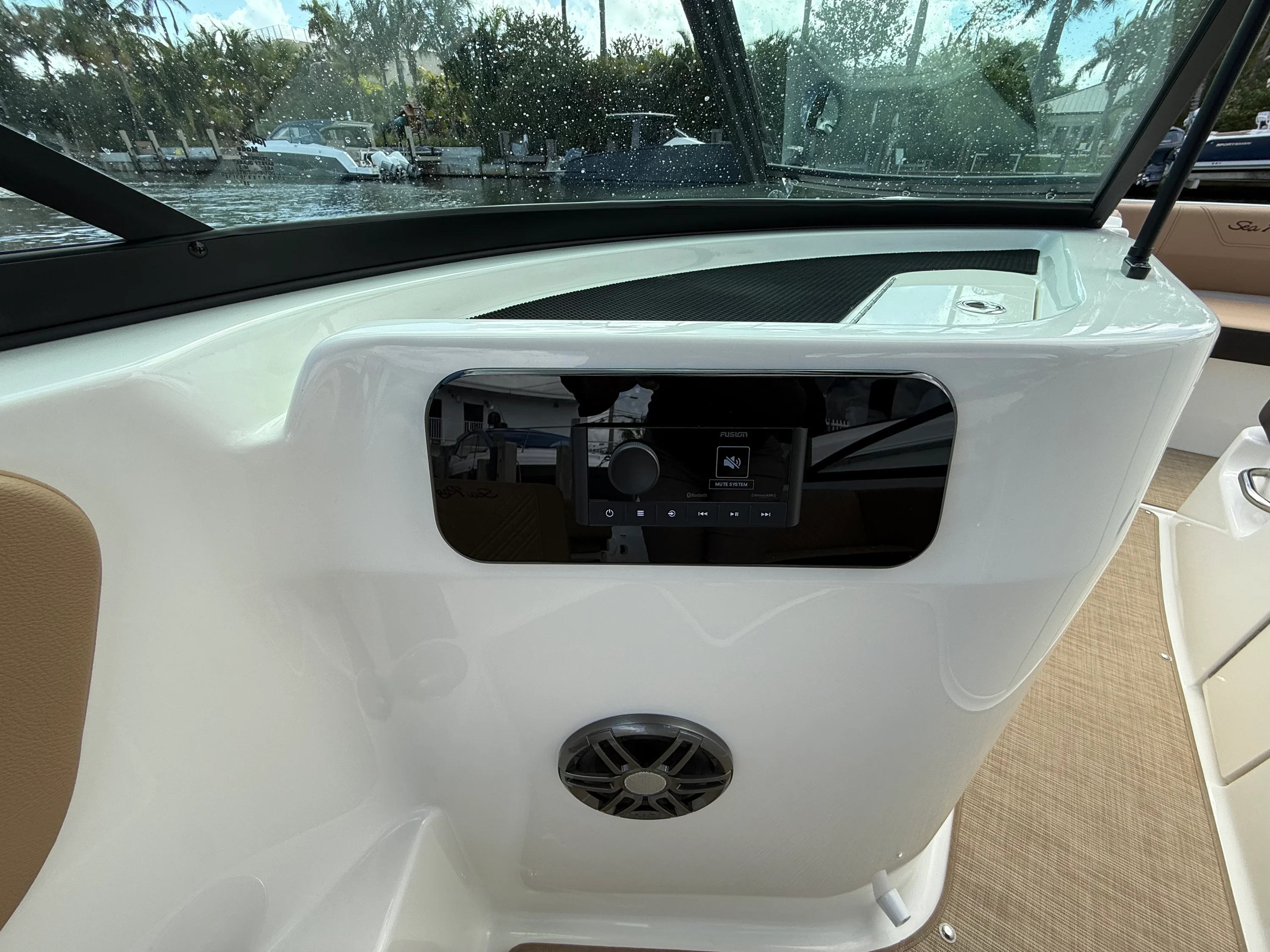 2026 Sea Ray SDX 270 Outboard Image Thumbnail #23