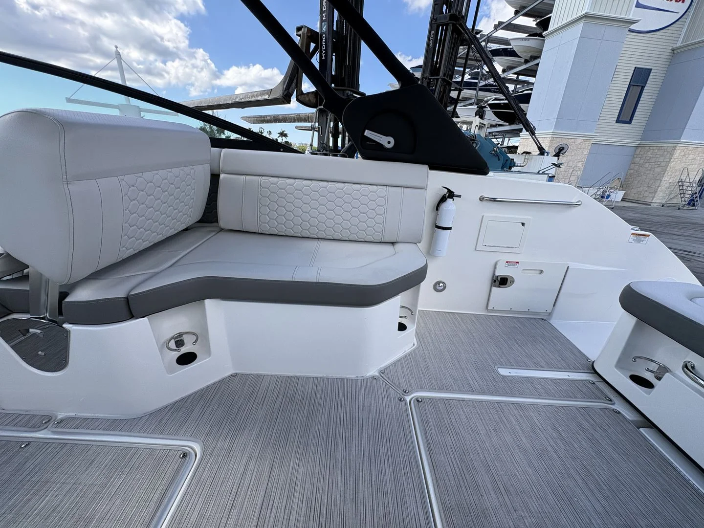 2024 Sea Ray 250SDX OB Image Thumbnail #16