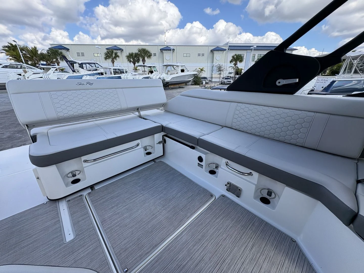 2024 Sea Ray 250SDX OB Image Thumbnail #17