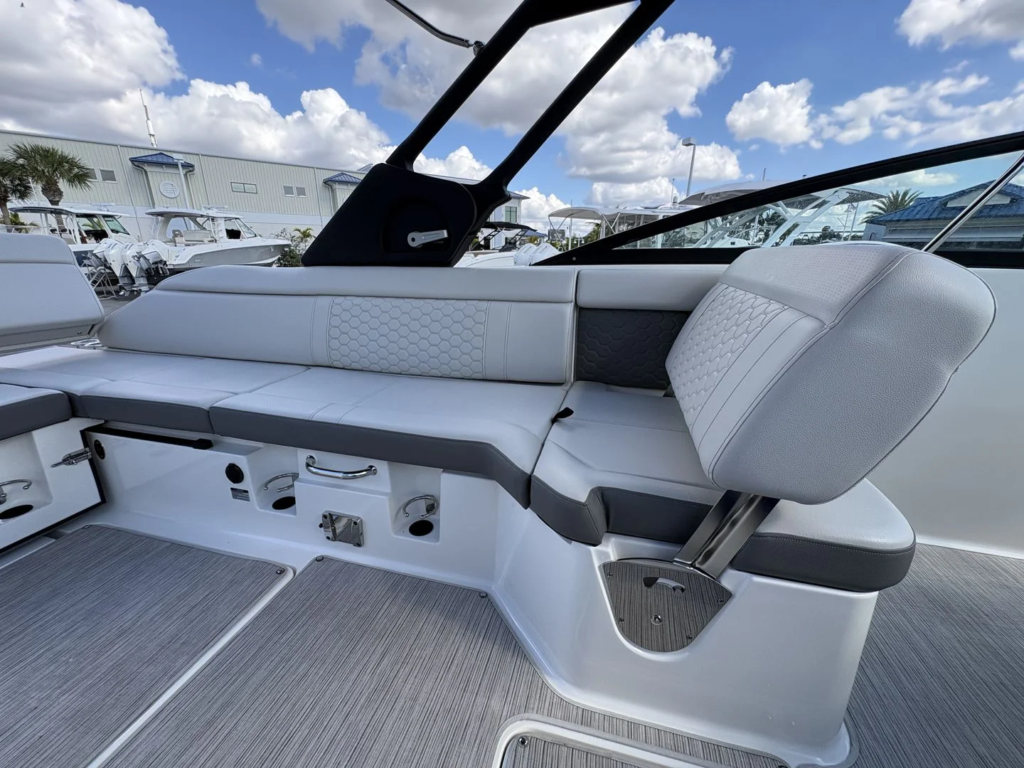 2024 Sea Ray 250SDX OB Image Thumbnail #28