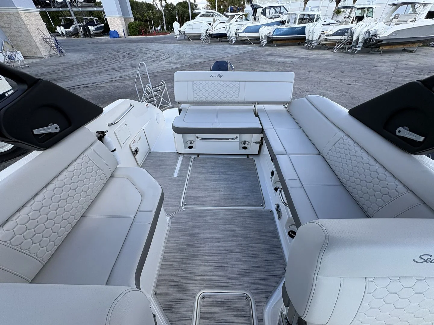 2024 Sea Ray 250SDX OB Image Thumbnail #18