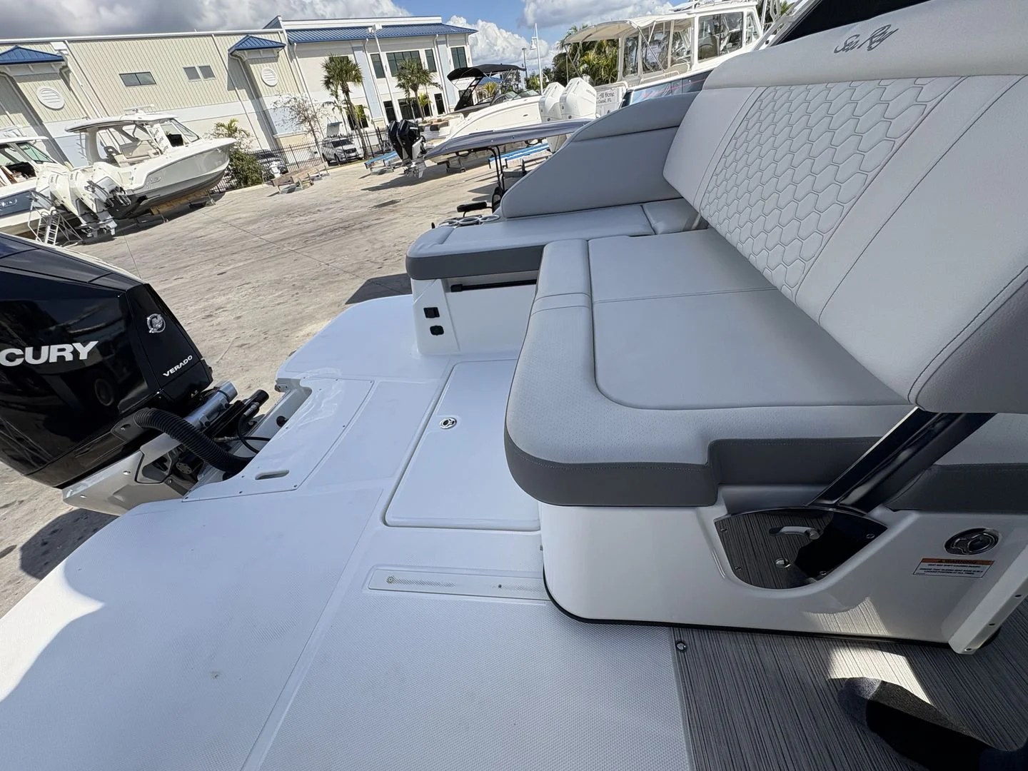 2024 Sea Ray 250SDX OB Image Thumbnail #32