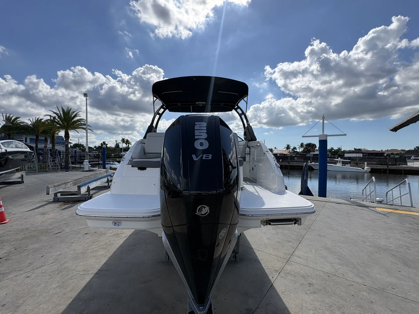 2024 Sea Ray 250SDX OB Image Thumbnail #12