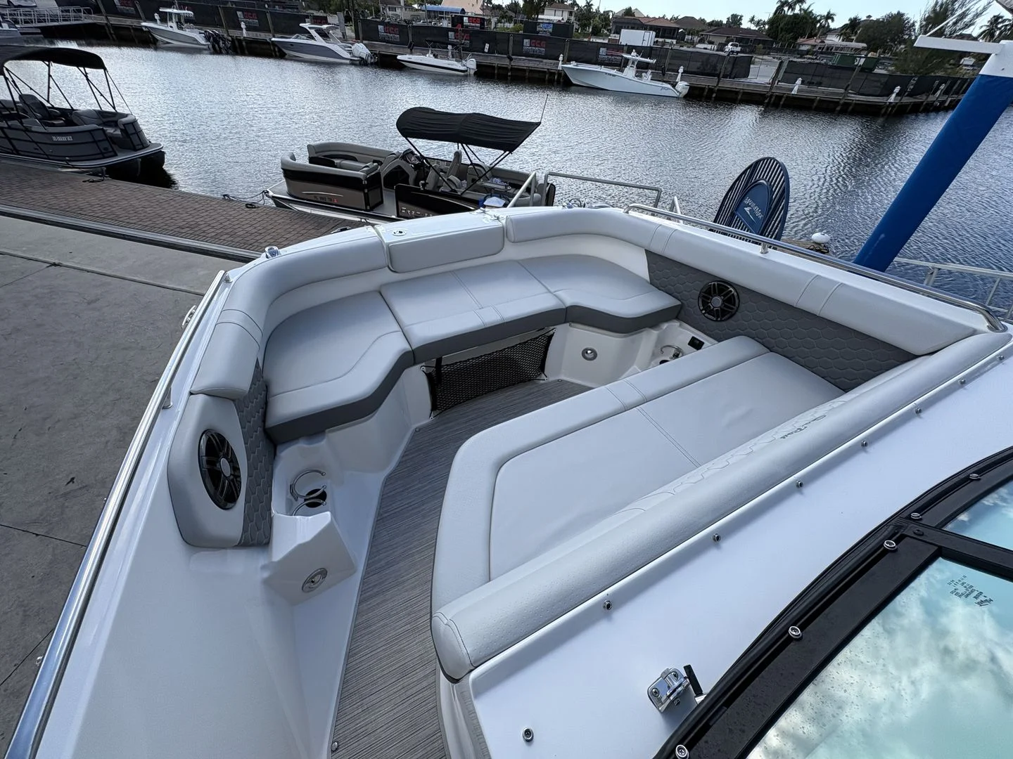 2024 Sea Ray 250SDX OB Image Thumbnail #27