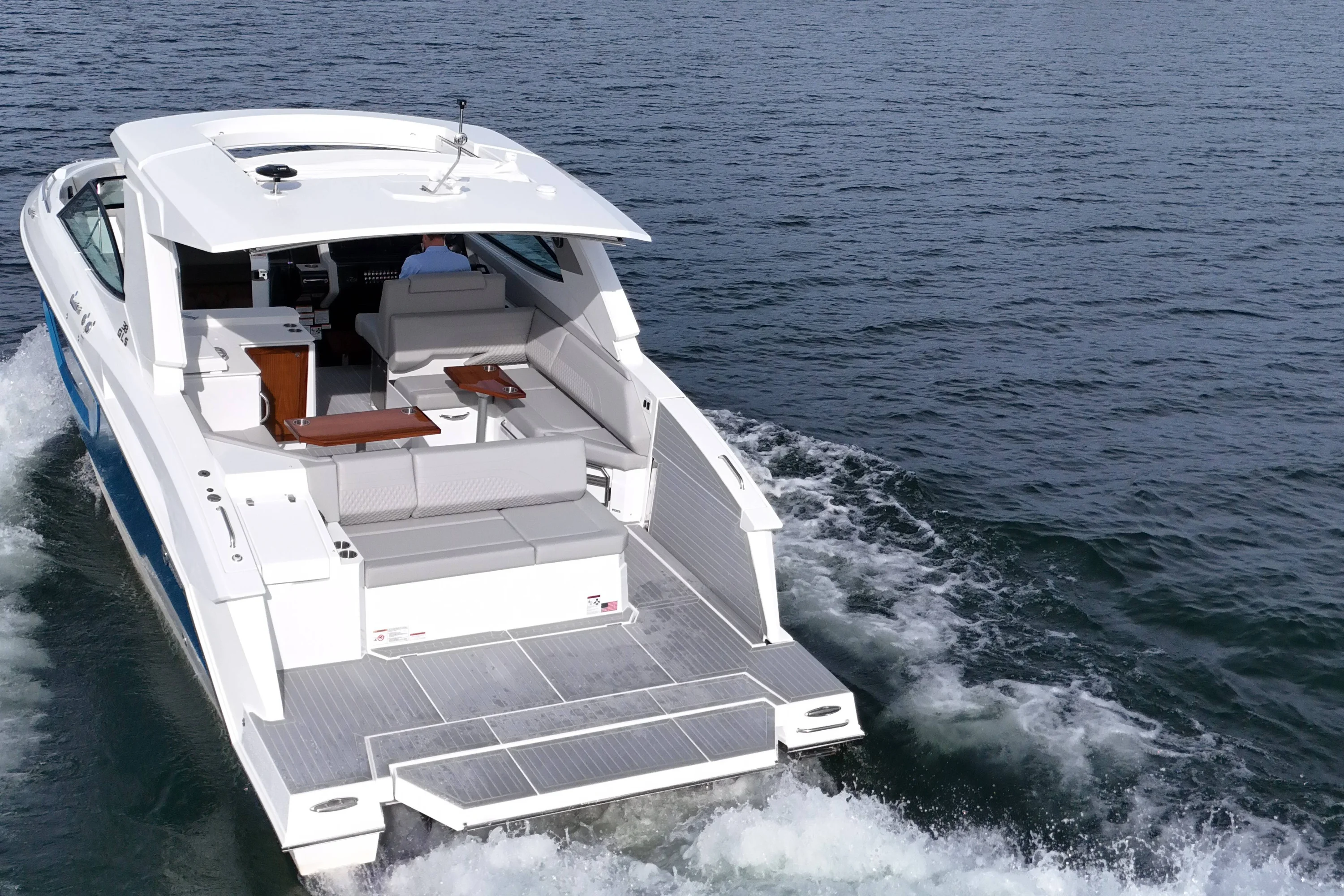 2025 Cruisers Yachts 38 GLS Image Thumbnail #13