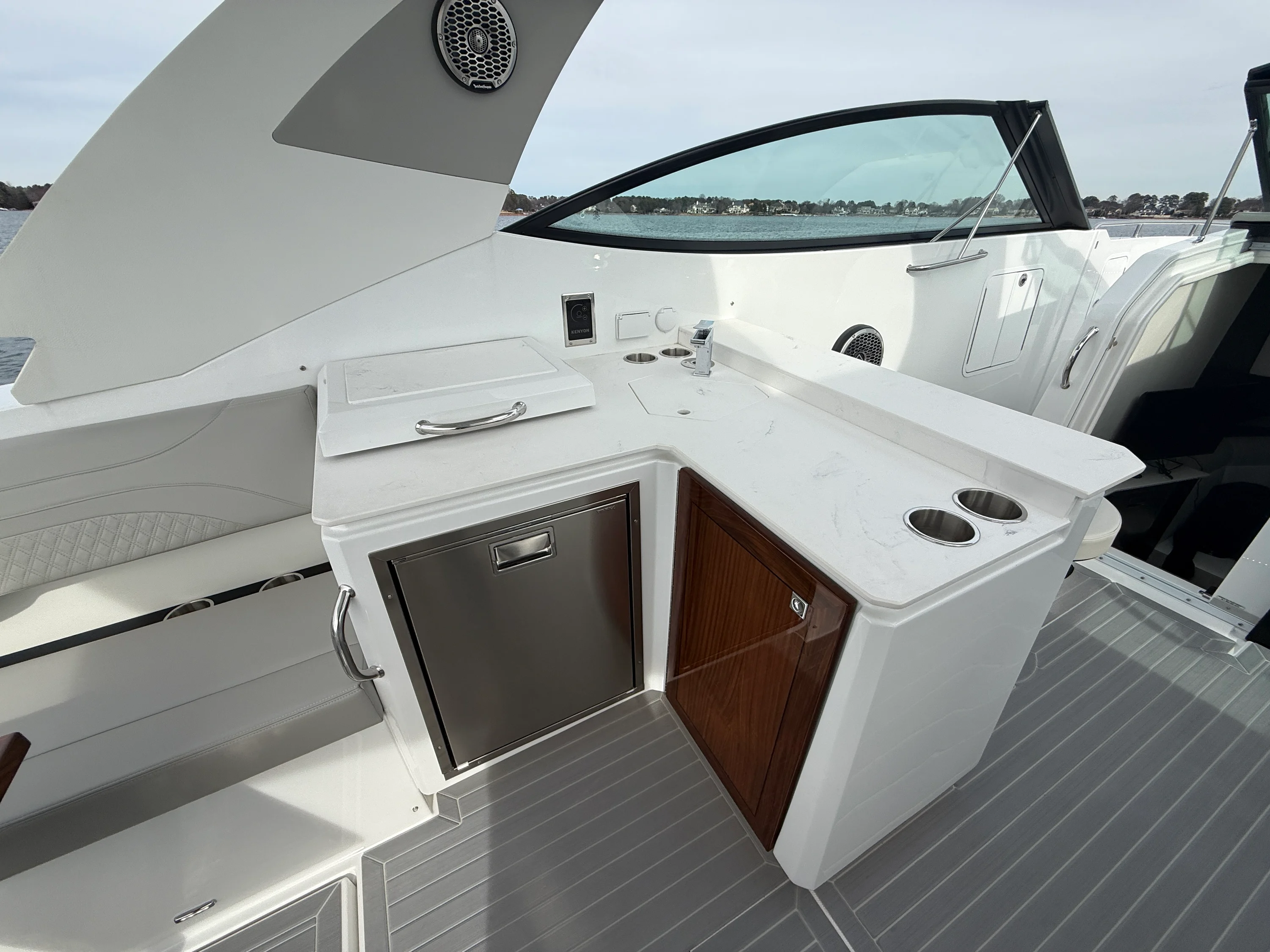 2025 Cruisers Yachts 38 GLS Image Thumbnail #19