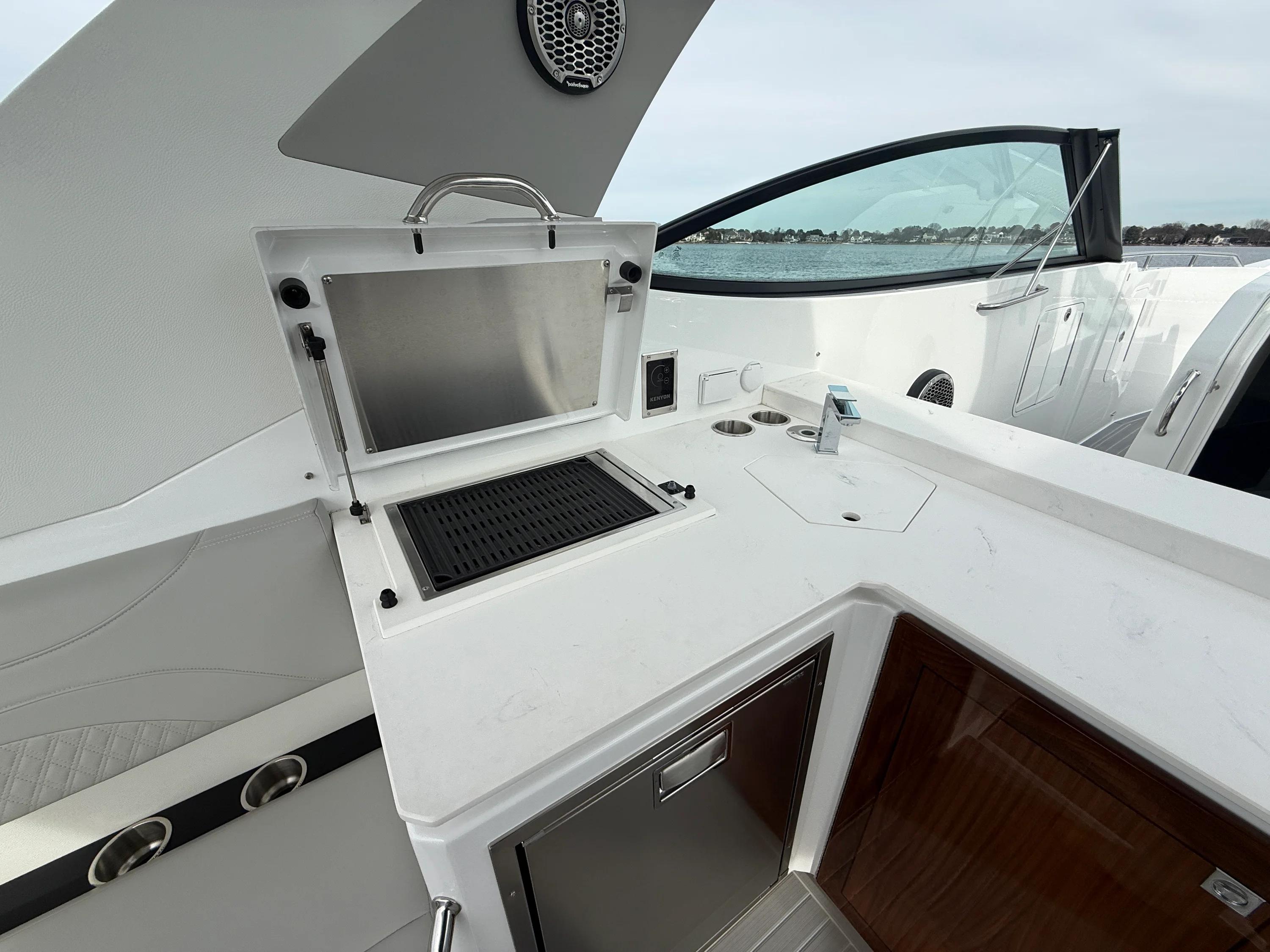 2025 Cruisers Yachts 38 GLS Image Thumbnail #20