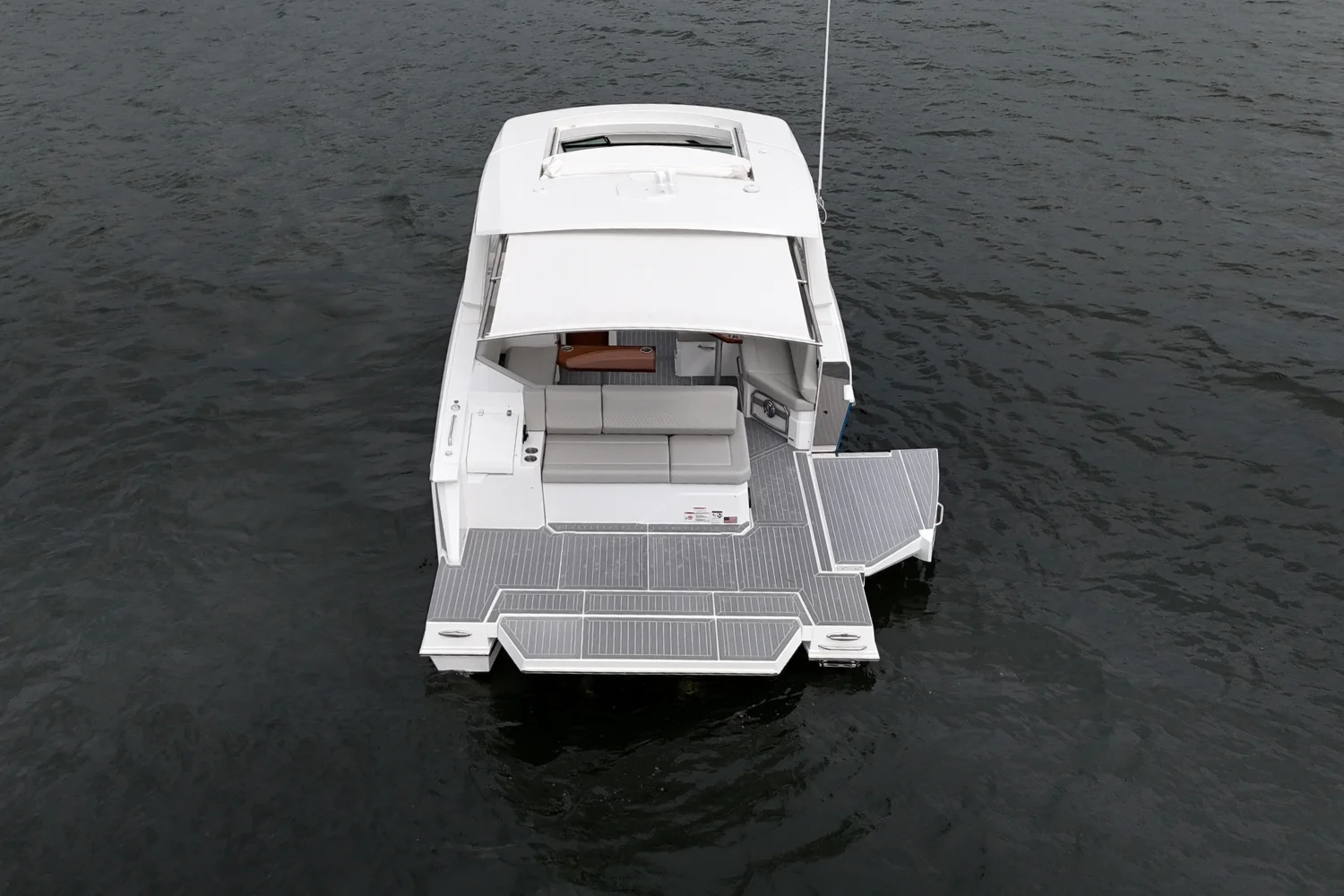 2025 Cruisers Yachts 38 GLS Image Thumbnail #12