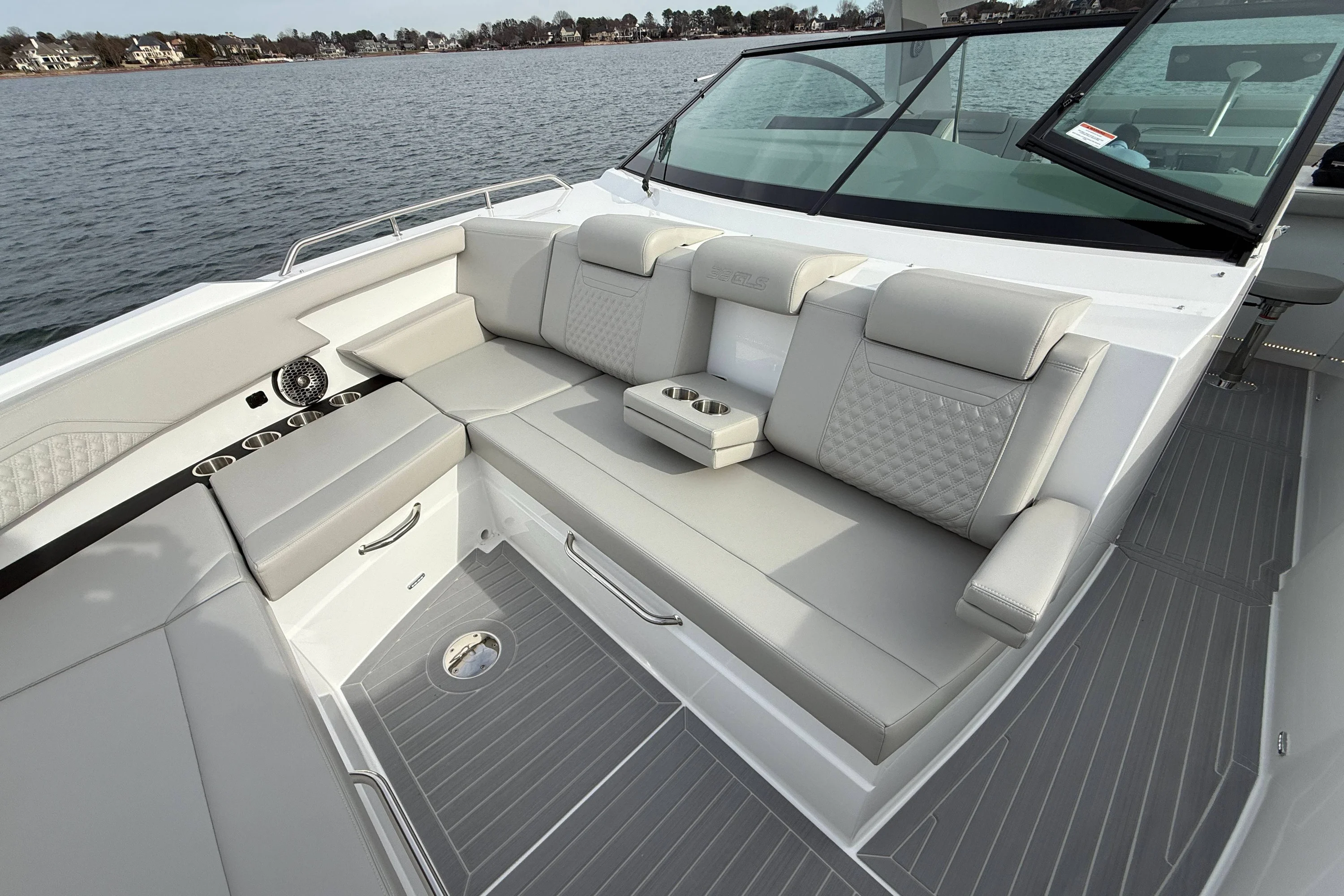 2025 Cruisers Yachts 38 GLS Image Thumbnail #36