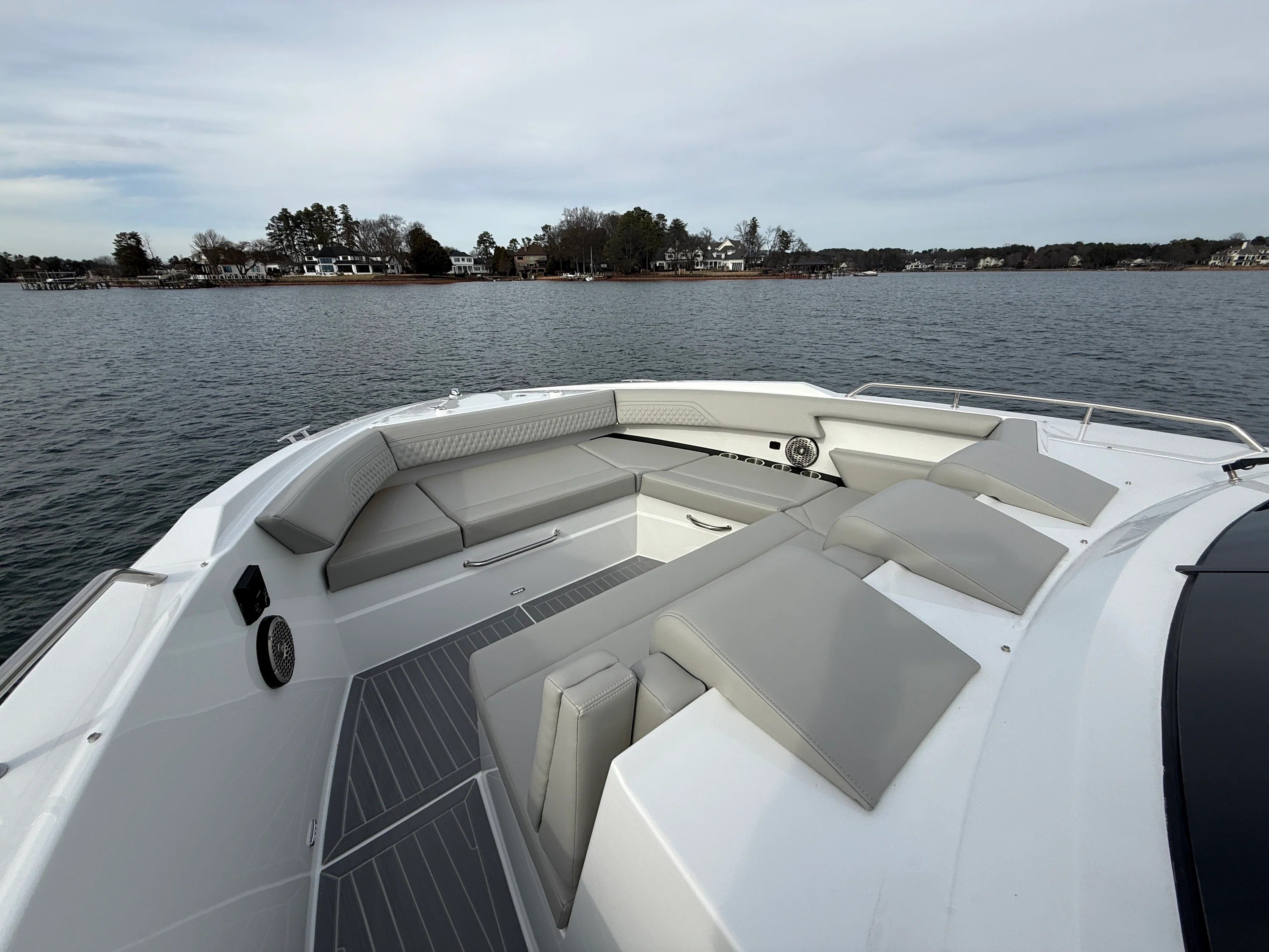 2025 Cruisers Yachts 38 GLS Image Thumbnail #31