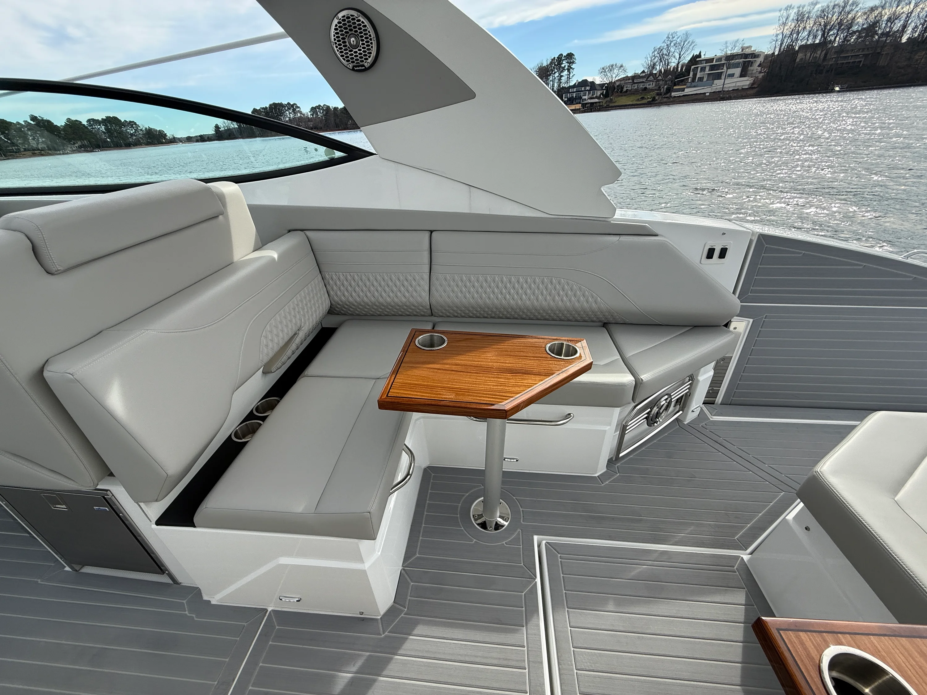 2025 Cruisers Yachts 38 GLS Image Thumbnail #17