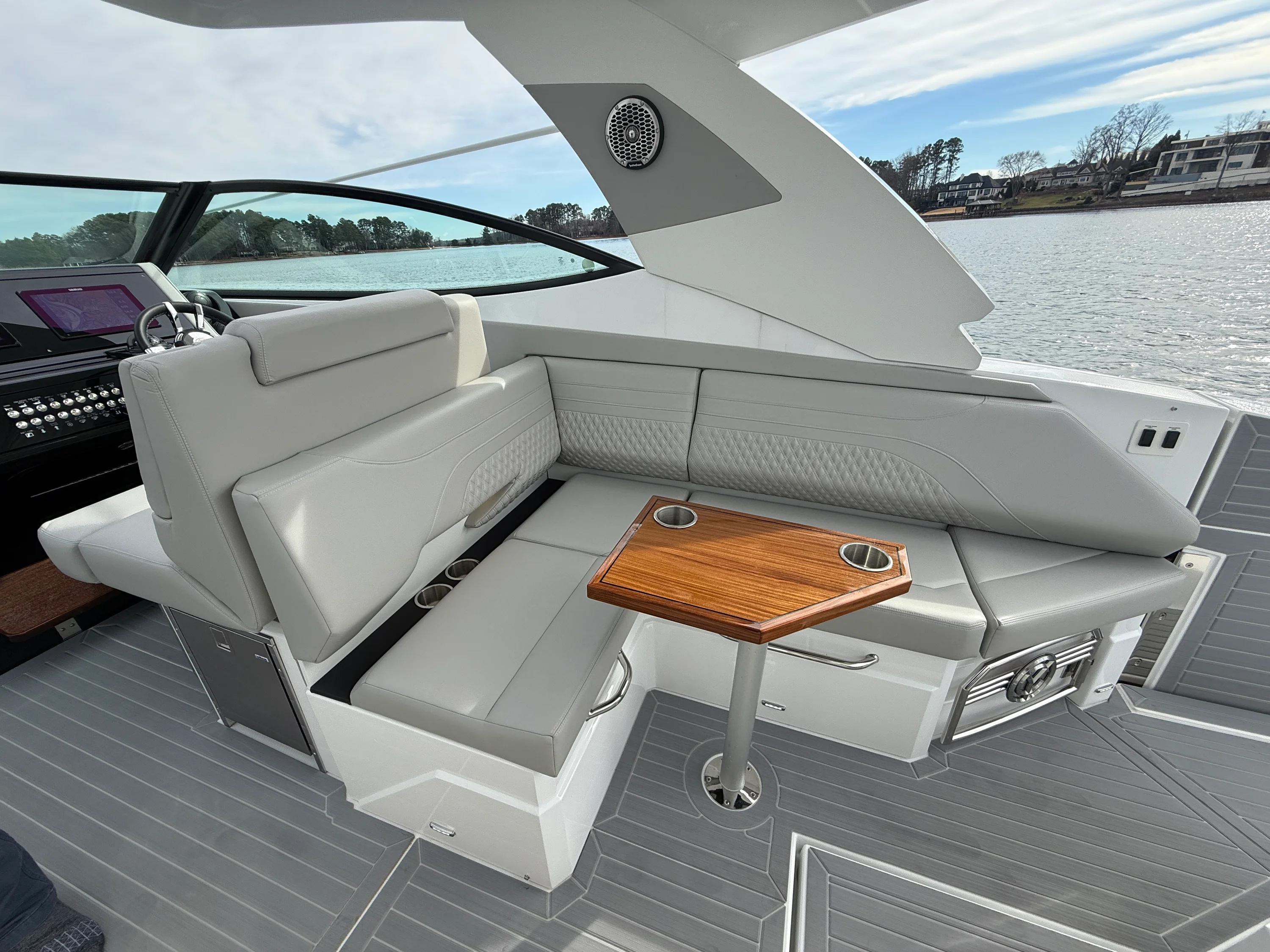 2025 Cruisers Yachts 38 GLS Image Thumbnail #18